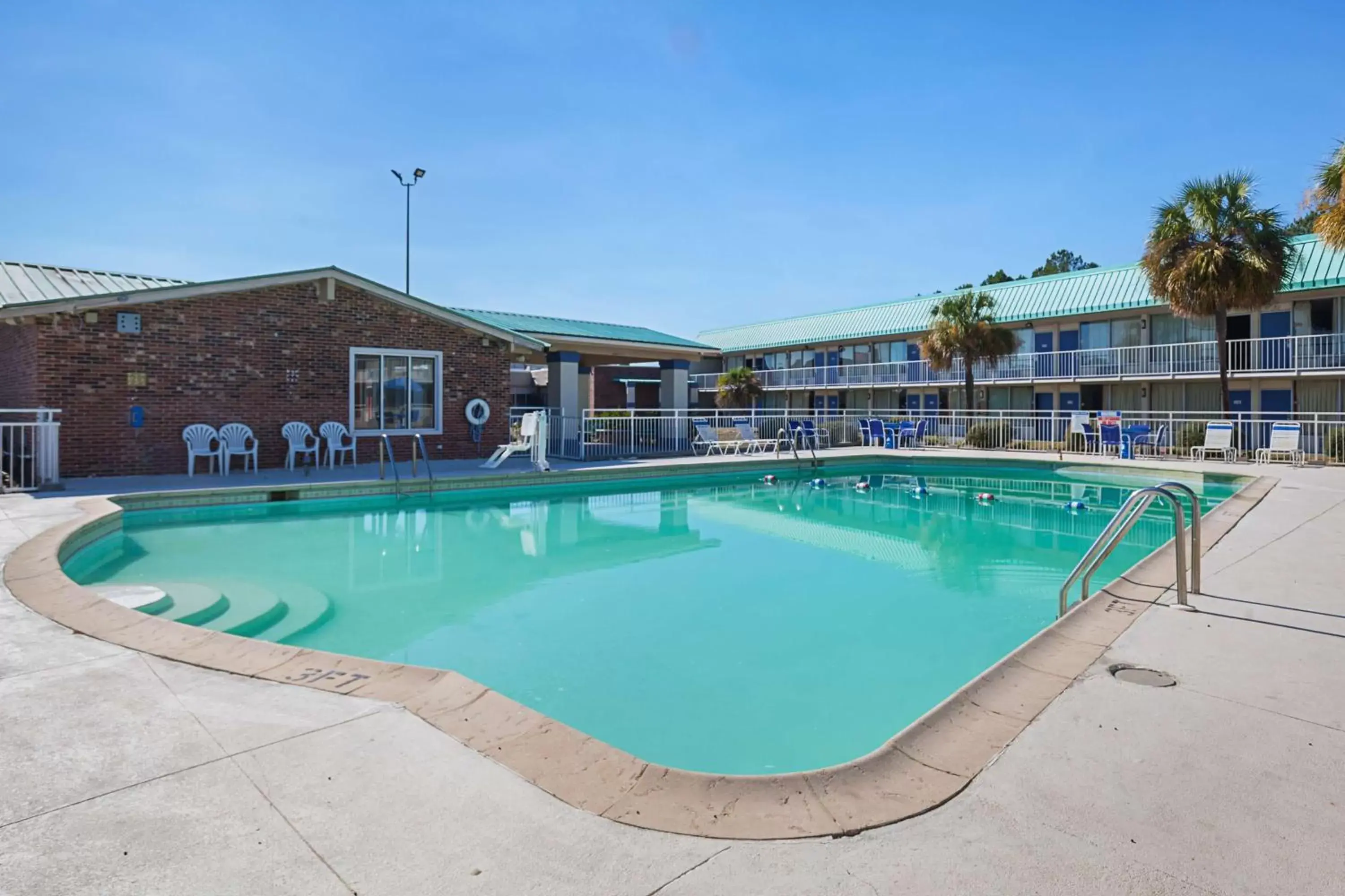 Day, Swimming Pool in Motel 6-Tifton, GA
