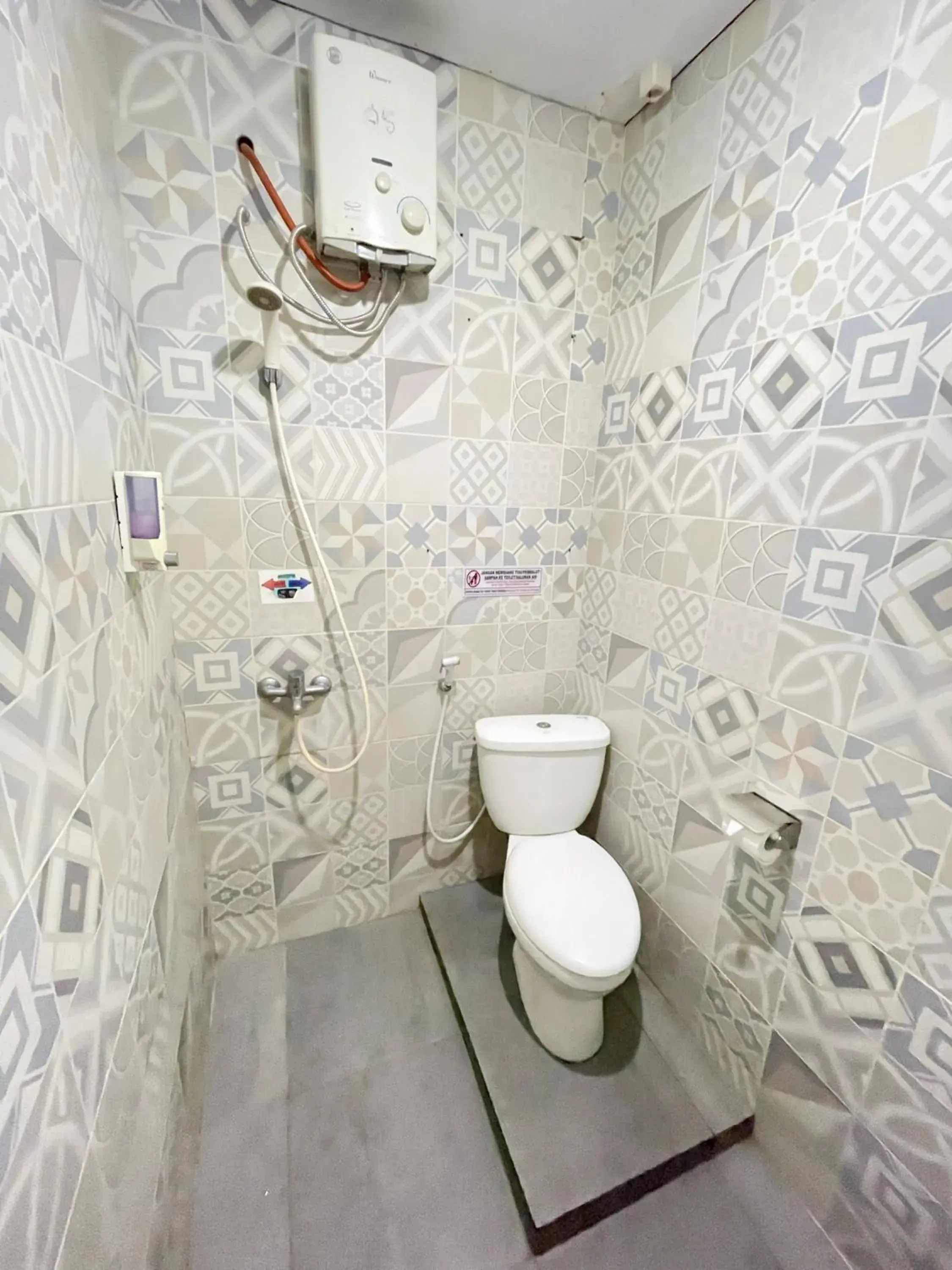 Bathroom in OtU Hostel By OstiC