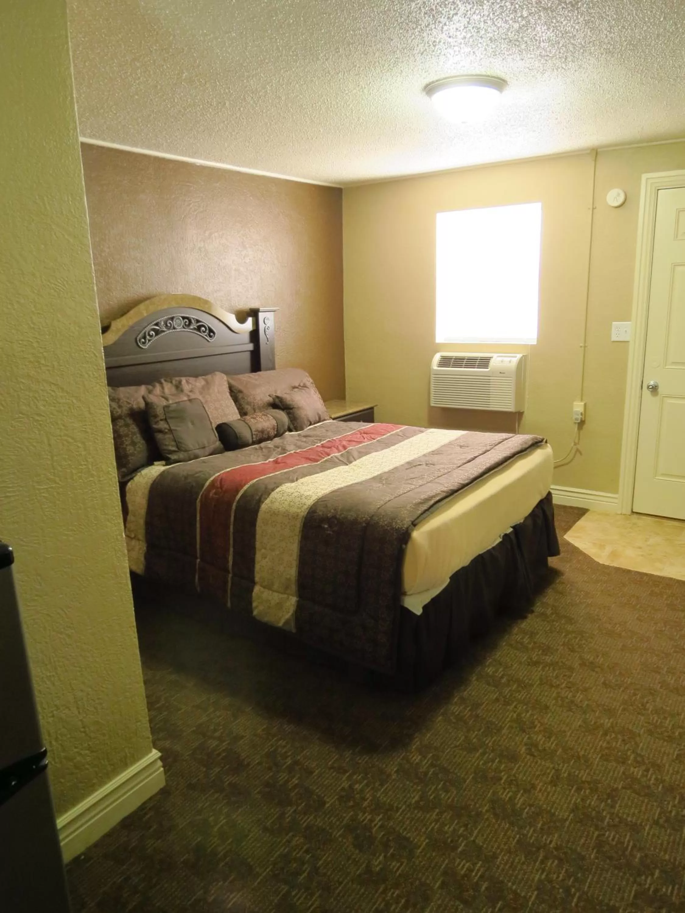 Bed in Best Inn Motel Salina