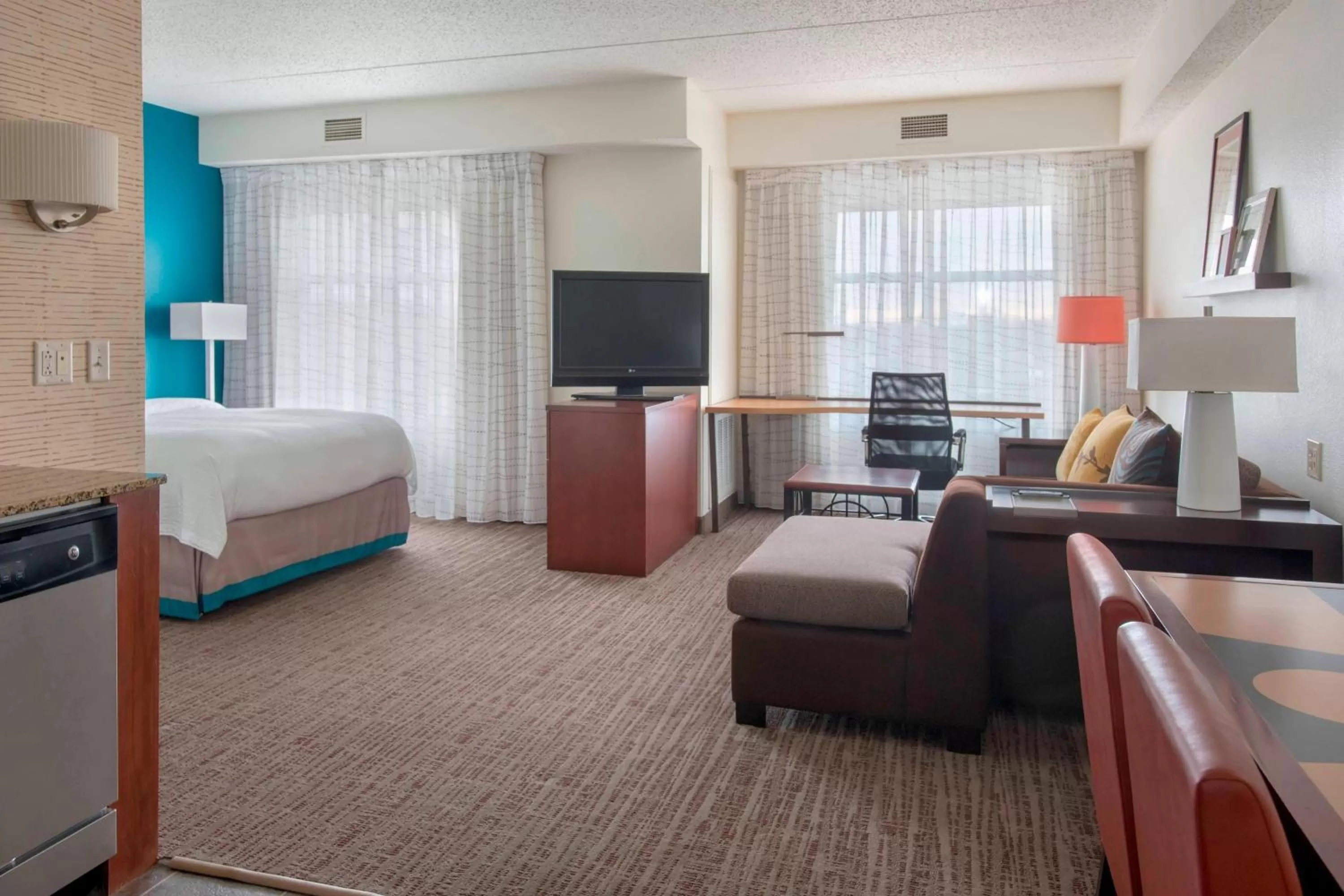 Photo of the whole room, Bed in Residence Inn by Marriott Newark Elizabeth/Liberty International Airport