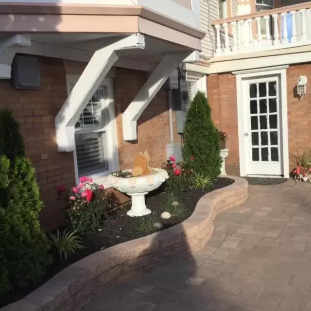 Facade/entrance, Patio/Outdoor Area in Ocean Manor 1100 Inn