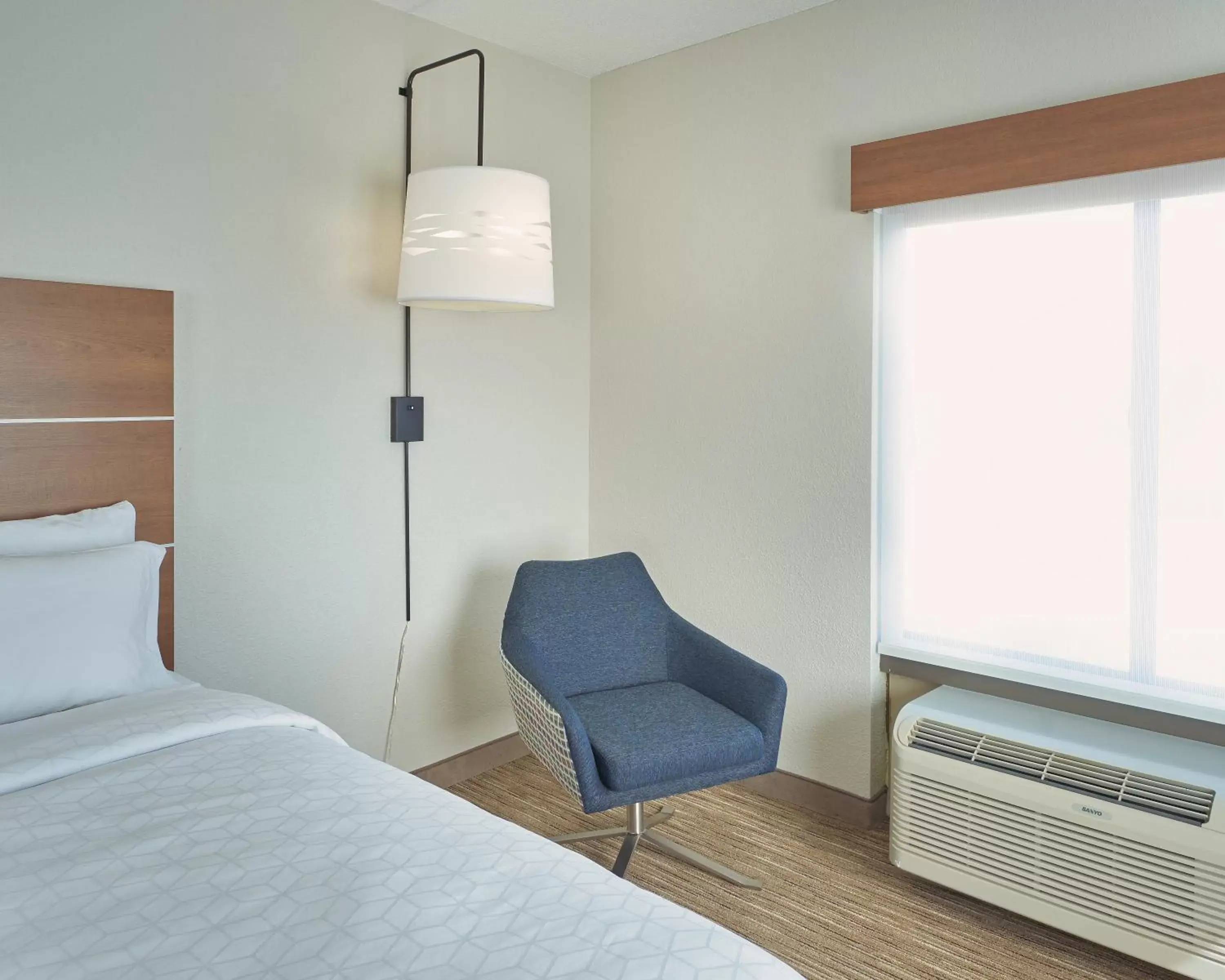 Bedroom, Bed in Holiday Inn Express Hotel and Suites Akron South-Airport Area, an IHG Hotel