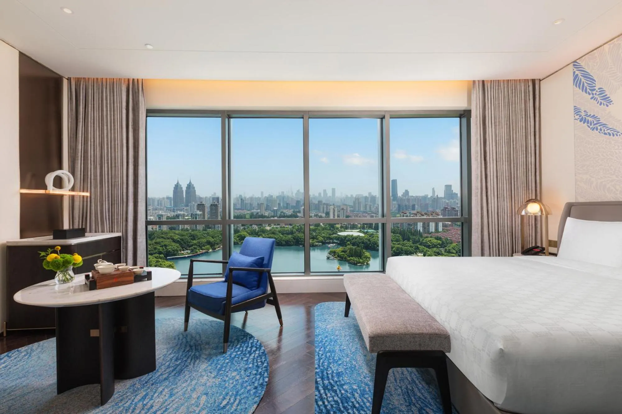 View (from property/room), Bed in HUALUXE Shanghai Changfeng Park - Park Lake View