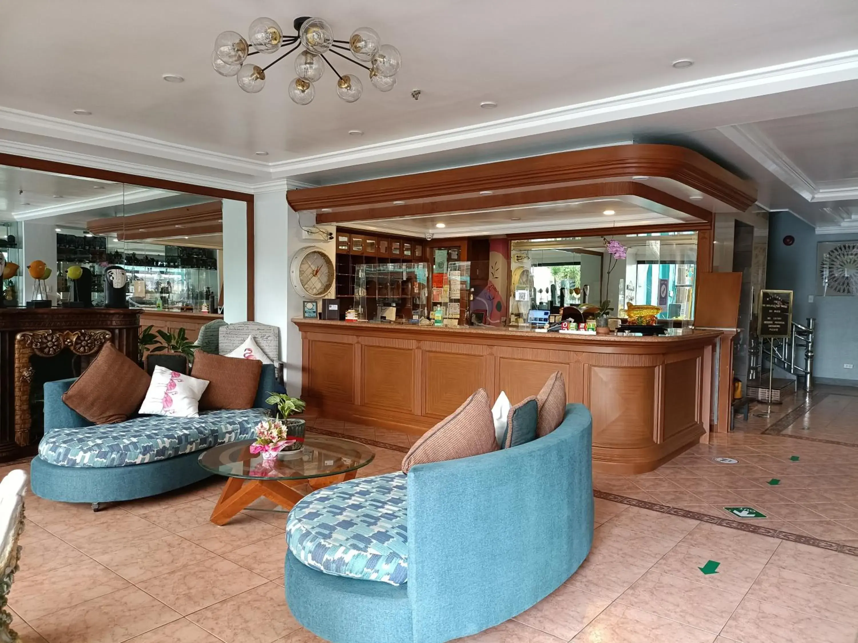 Living room, Lobby/Reception in Golden Pine Hotel