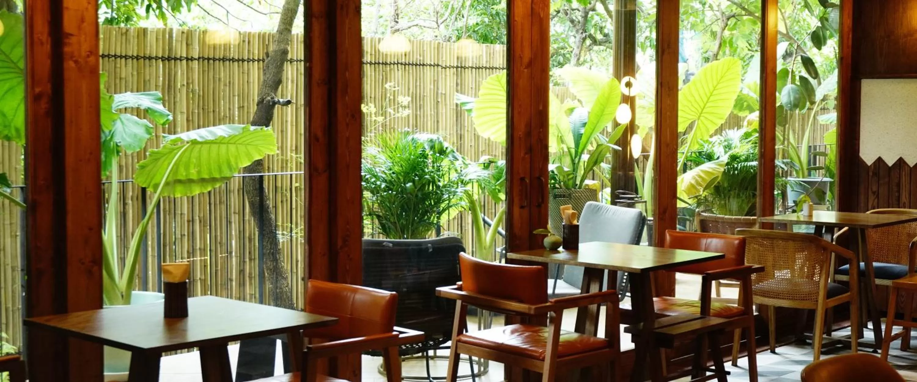 Communal lounge/ TV room in karaarom hotel