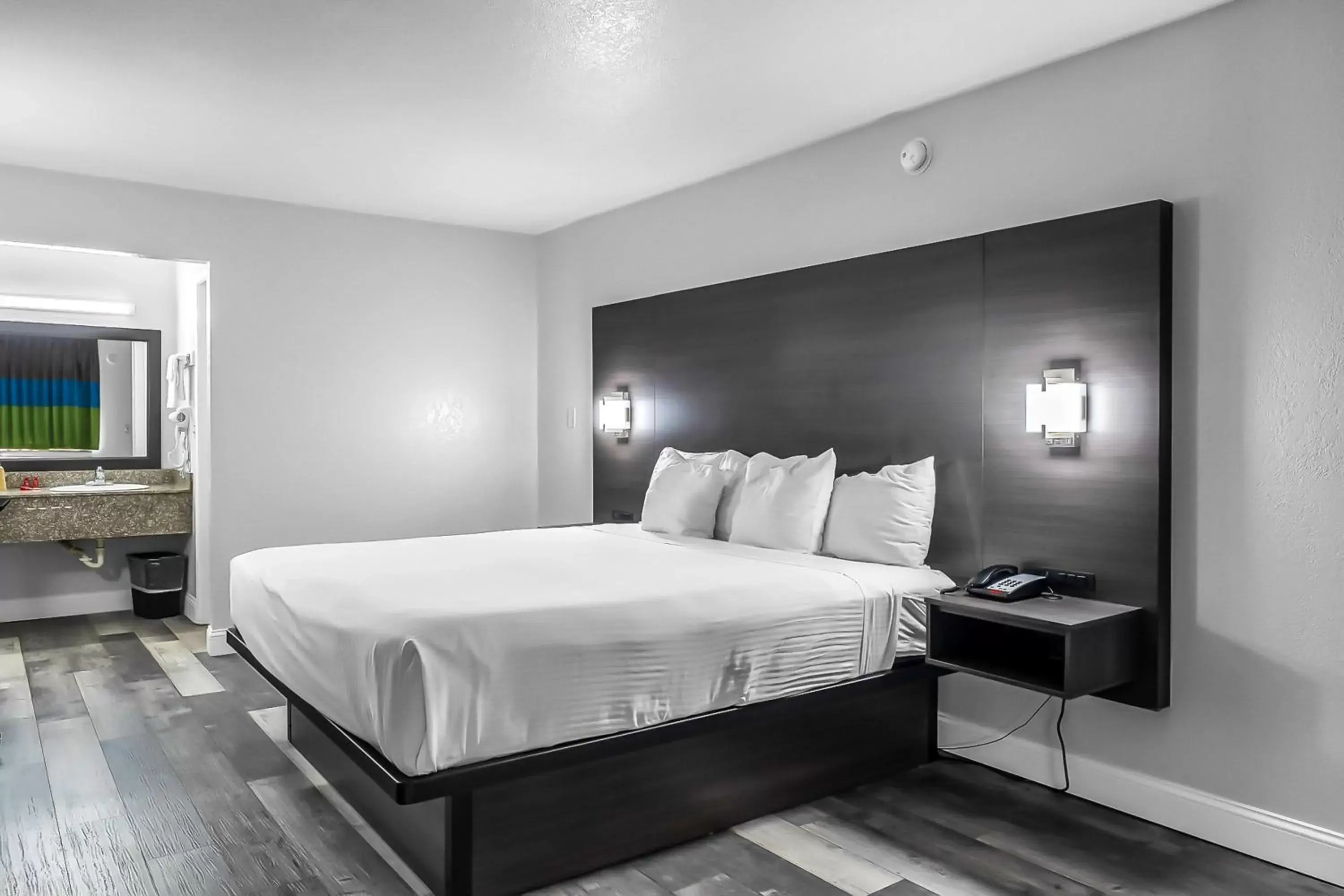 Bed in SureStay Hotel by Best Western Oklahoma City West