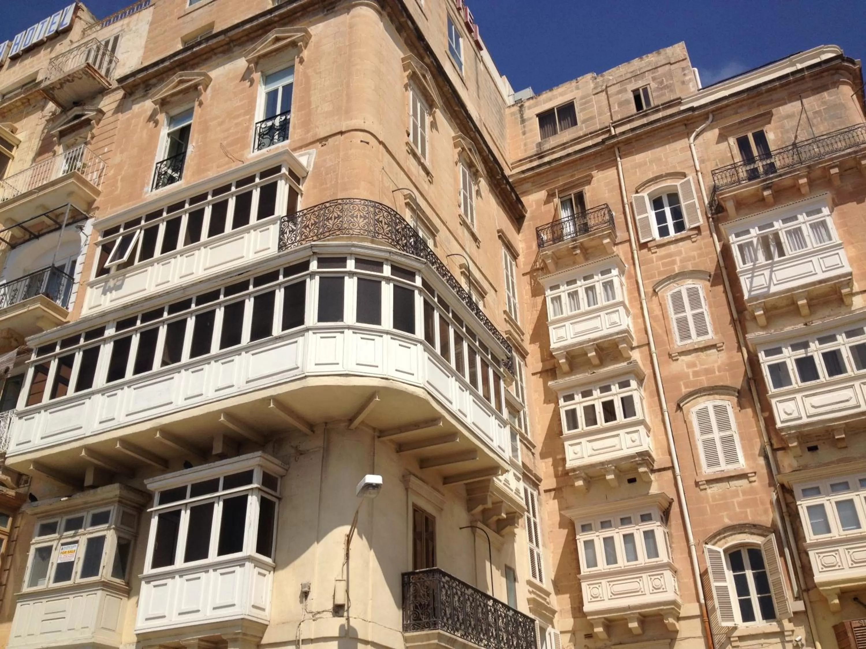 Facade/entrance in Grand Harbour Hotel