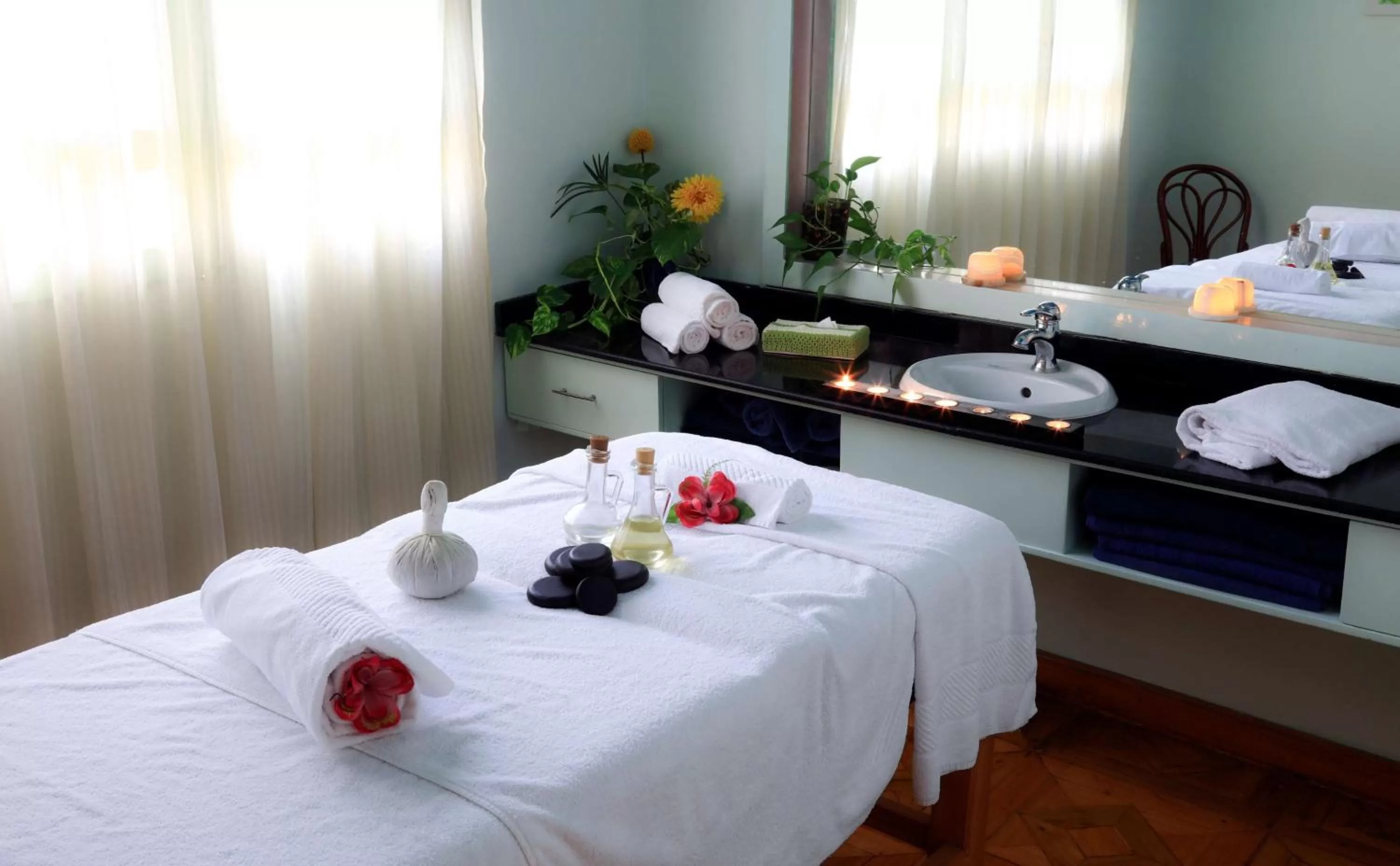 Massage, Bed in Steigenberger Nile Palace Luxor - Convention Center