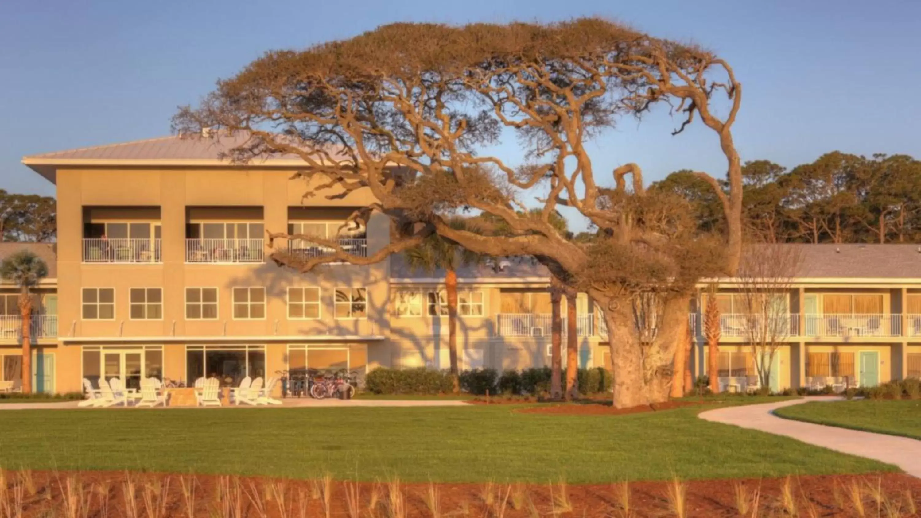 Property Building in Holiday Inn Resort Jekyll Island, an IHG Hotel