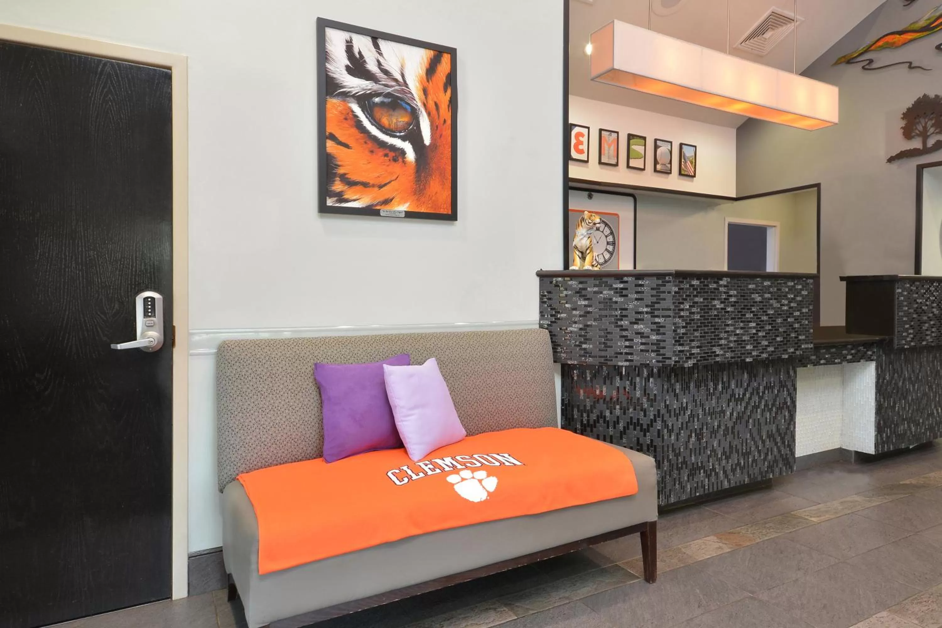 Lobby or reception, Bed in Inn at Clemson