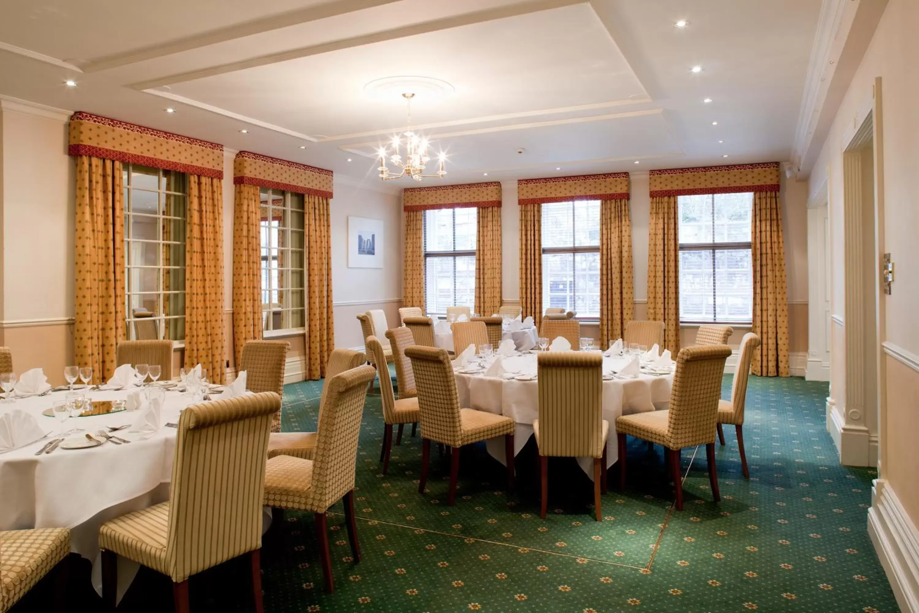 Banquet/Function facilities, Restaurant/Places to Eat in Mercure Salisbury White Hart Hotel