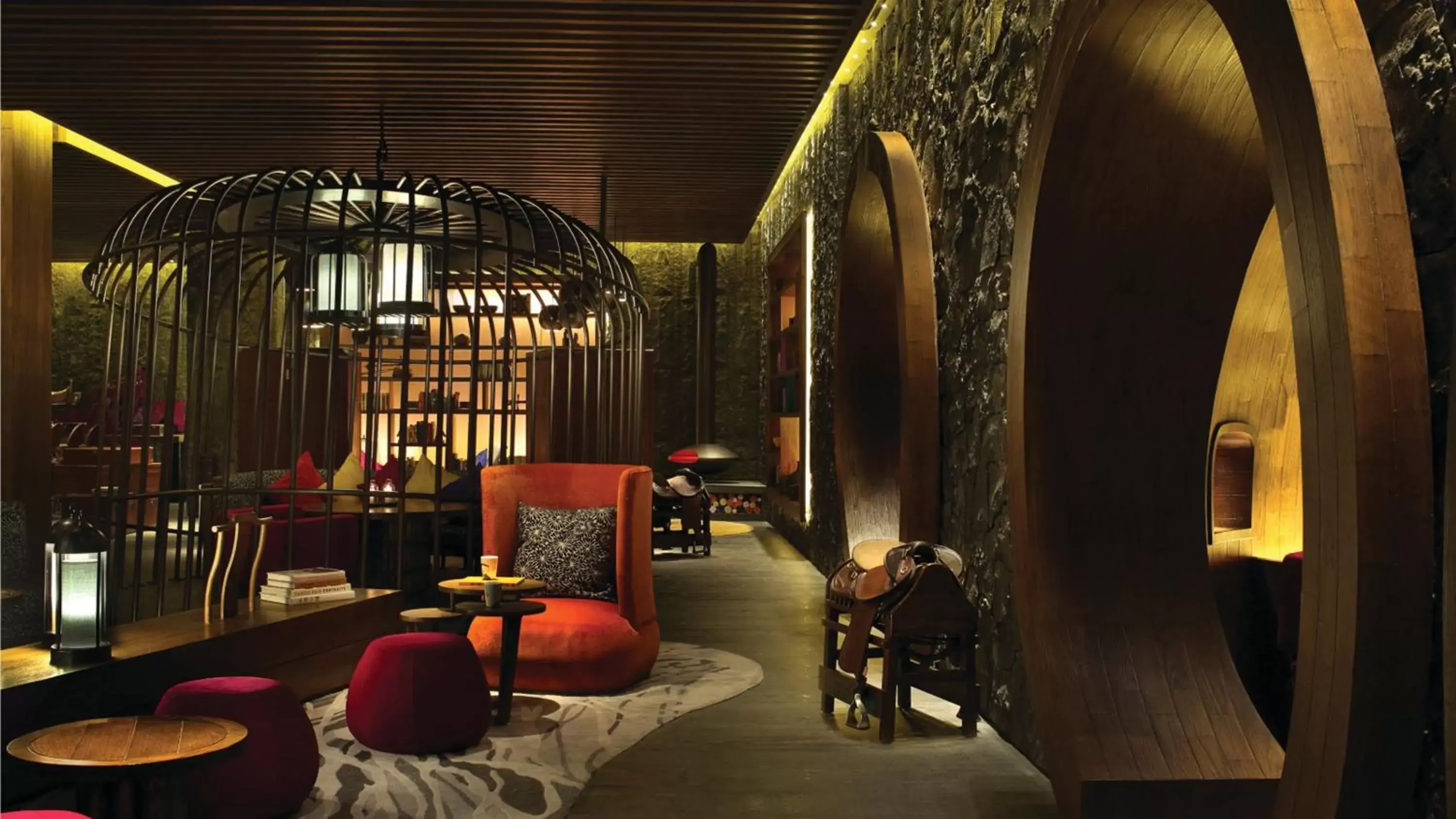 Lounge or bar in Hotel Indigo Lijiang Ancient Town, an IHG Hotel