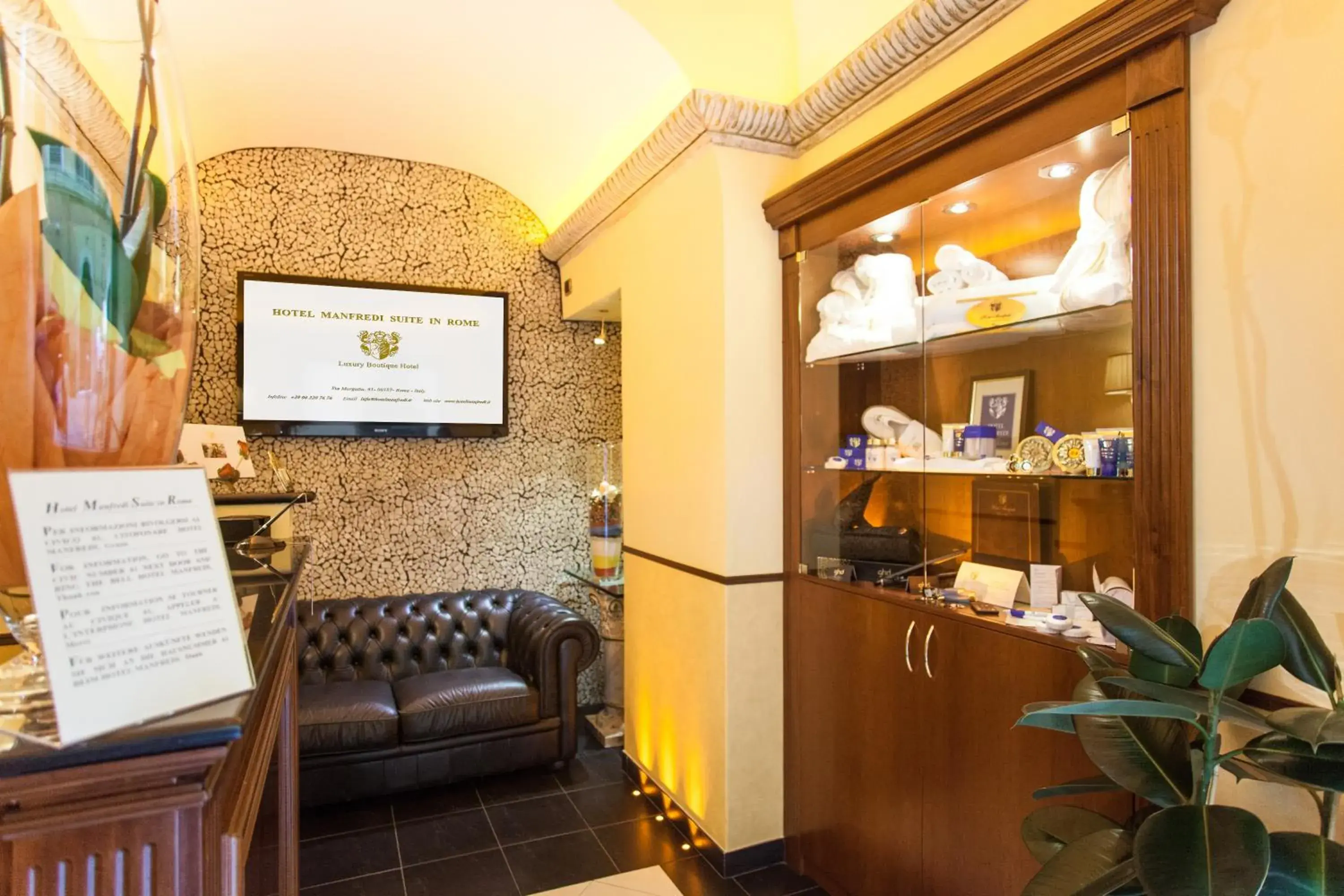 Lobby or reception in Hotel Manfredi Suite In Rome