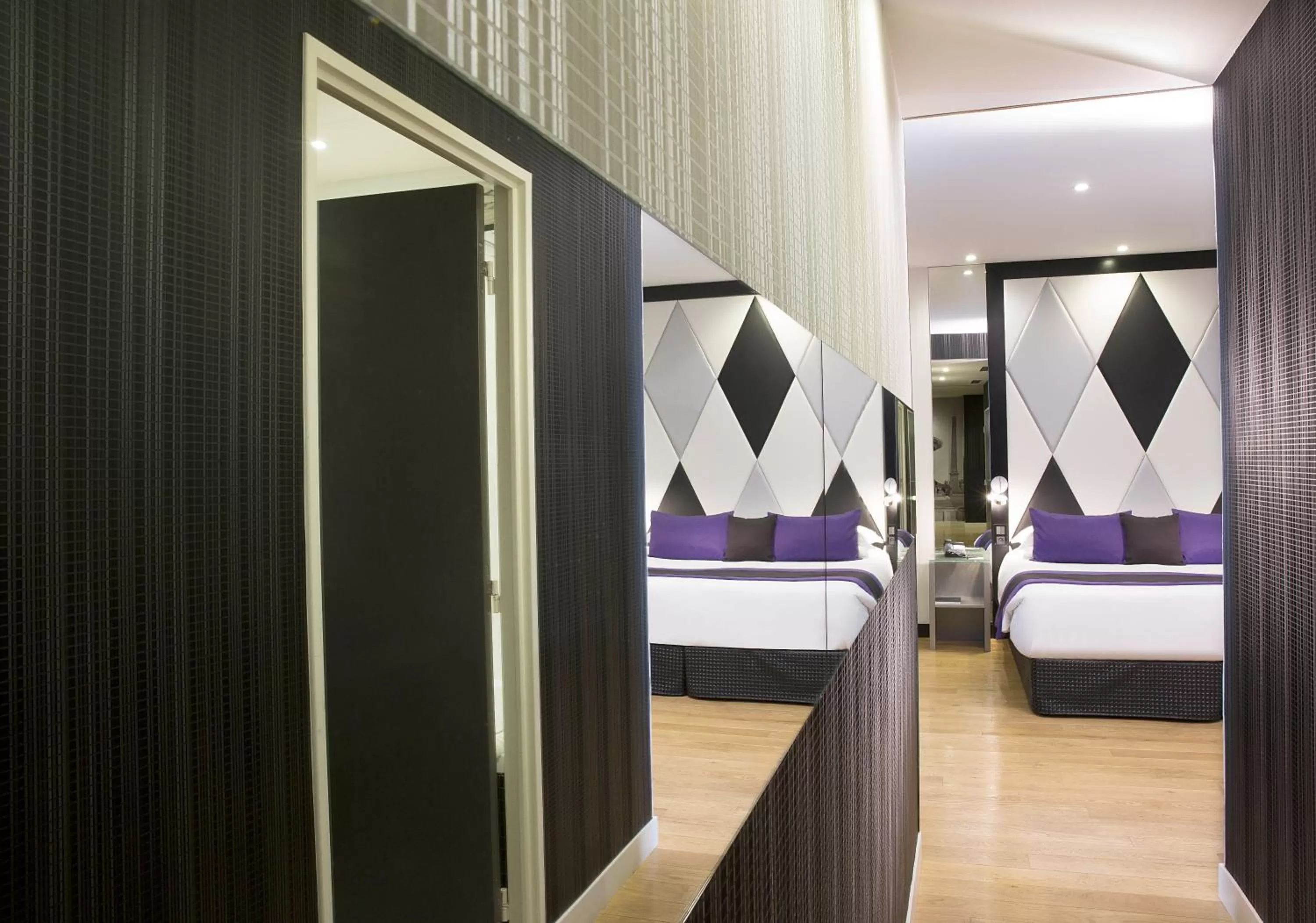 Bed in L'Empire Paris - Louvre