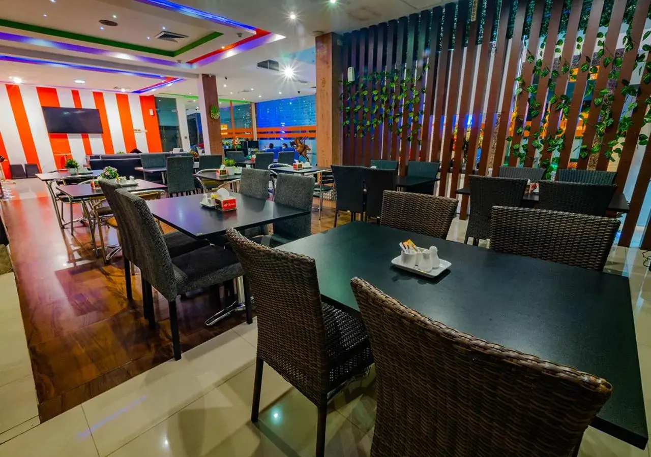 Breakfast, Restaurant/Places to Eat in Miyanna Hotel Medan