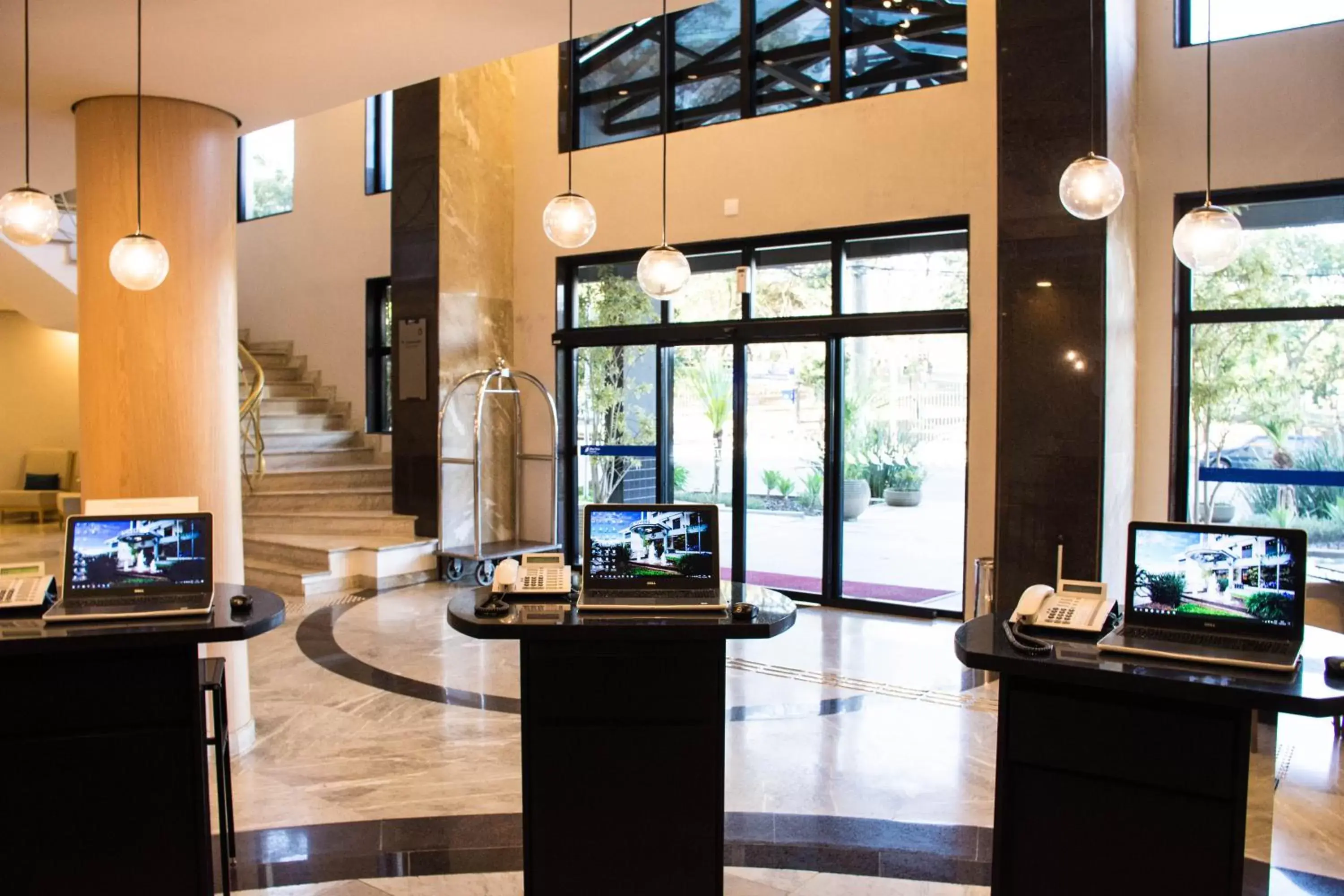 Facade/entrance in Blue Tree Towers Anália Franco - Tatuapé Facade/entrance in Blue Tree Towers Anália Franco - Tatuapé