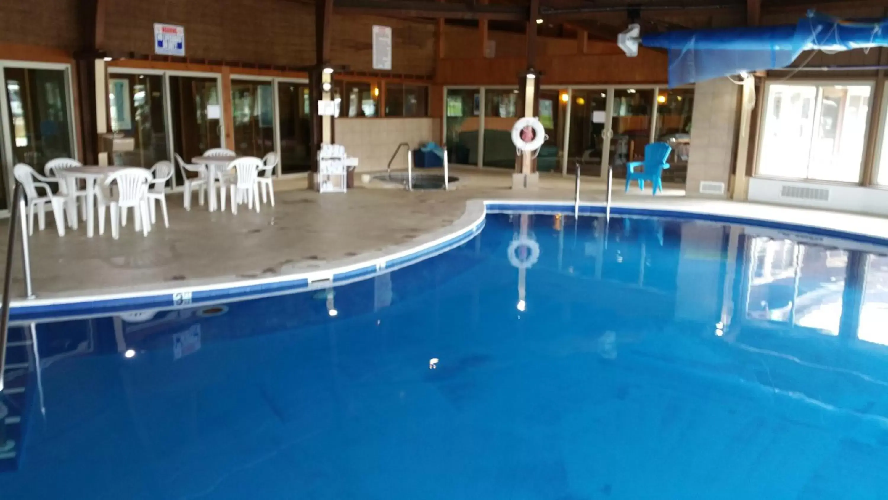 Swimming Pool in Round Barn Lodge