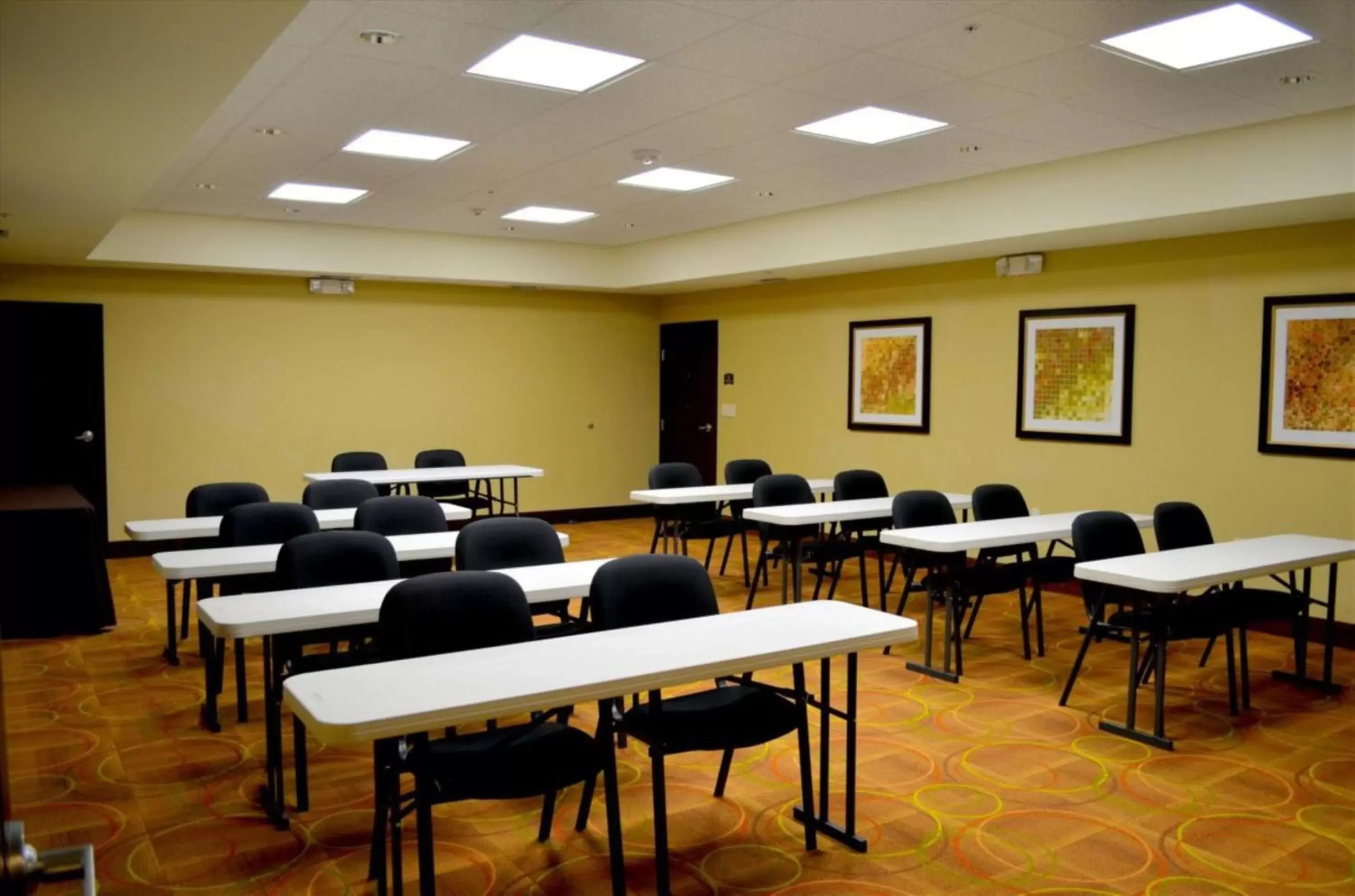 Meeting/conference room in Staybridge Suites Longview, an IHG Hotel