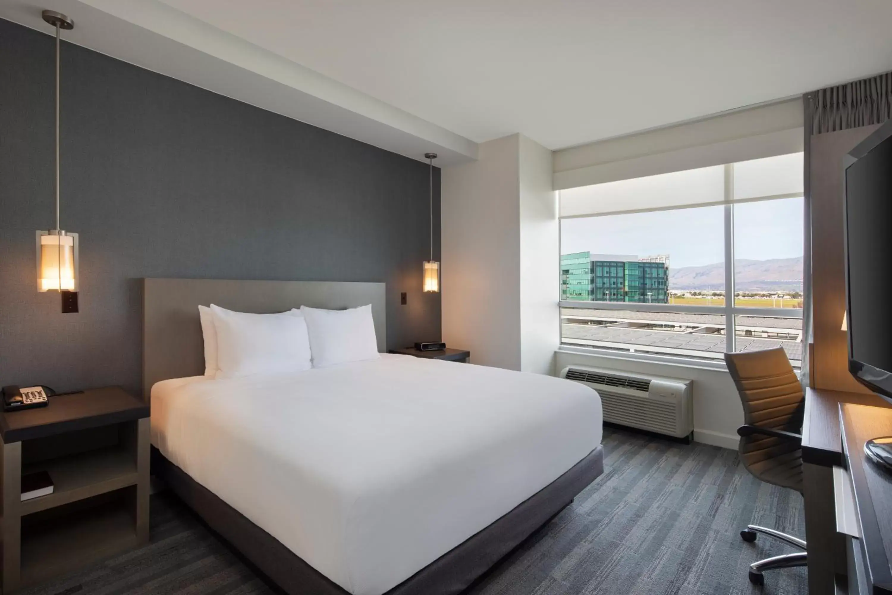 Bathroom, Bed in Hyatt House San Jose-Silicon Valley