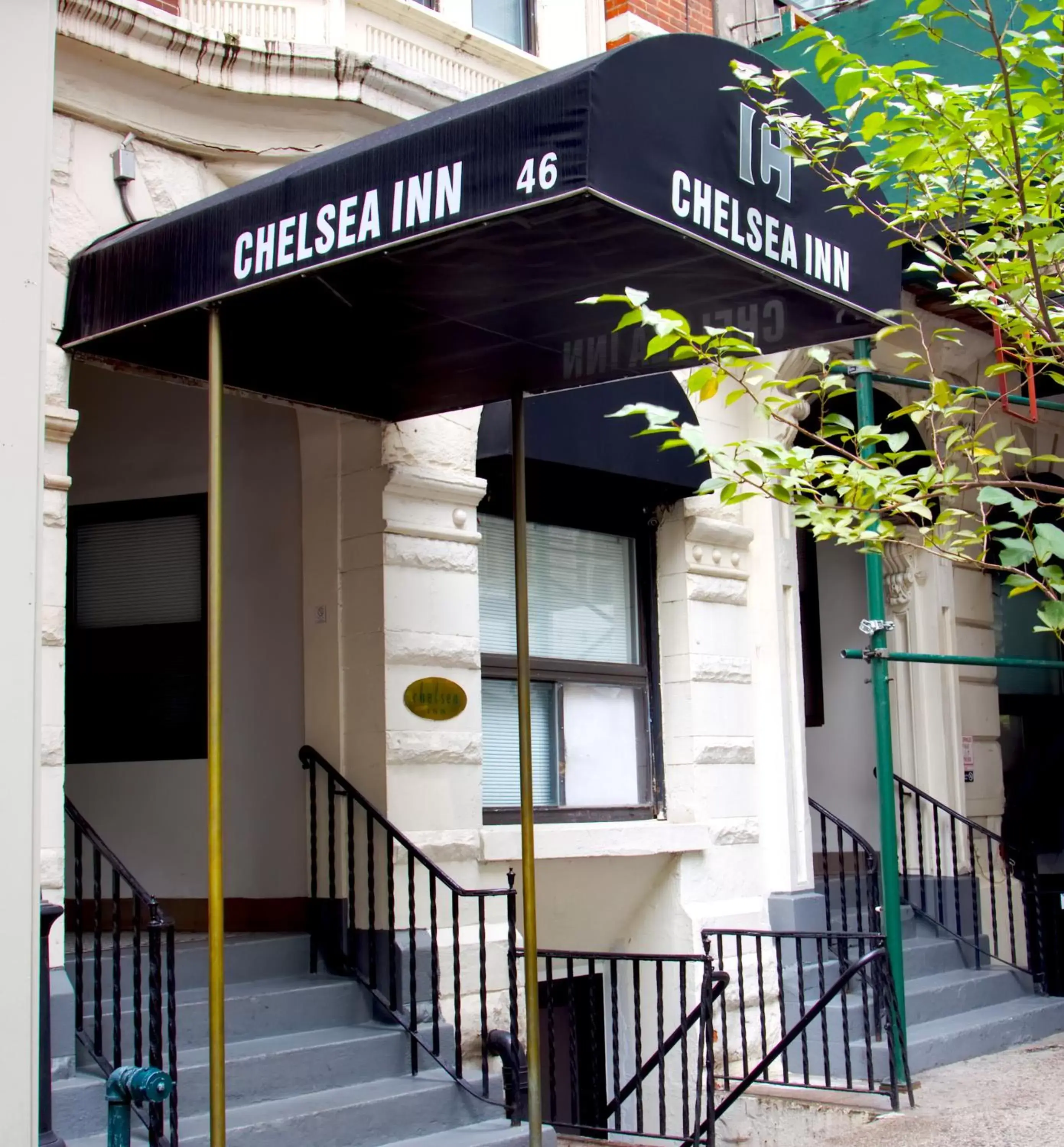 Facade/entrance in Chelsea Inn