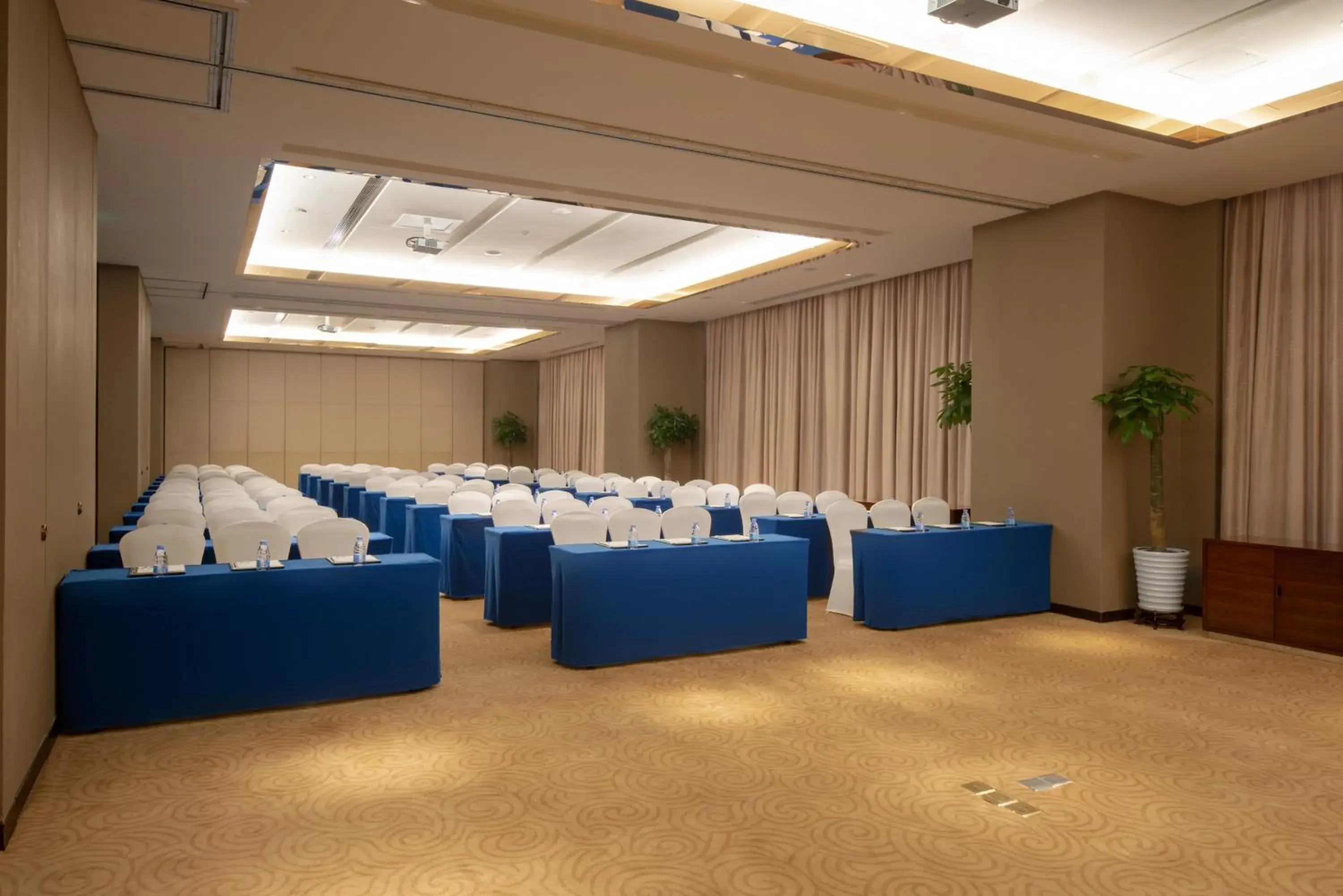 Meeting/conference room in Holiday Inn Guangzhou Science City, an IHG Hotel