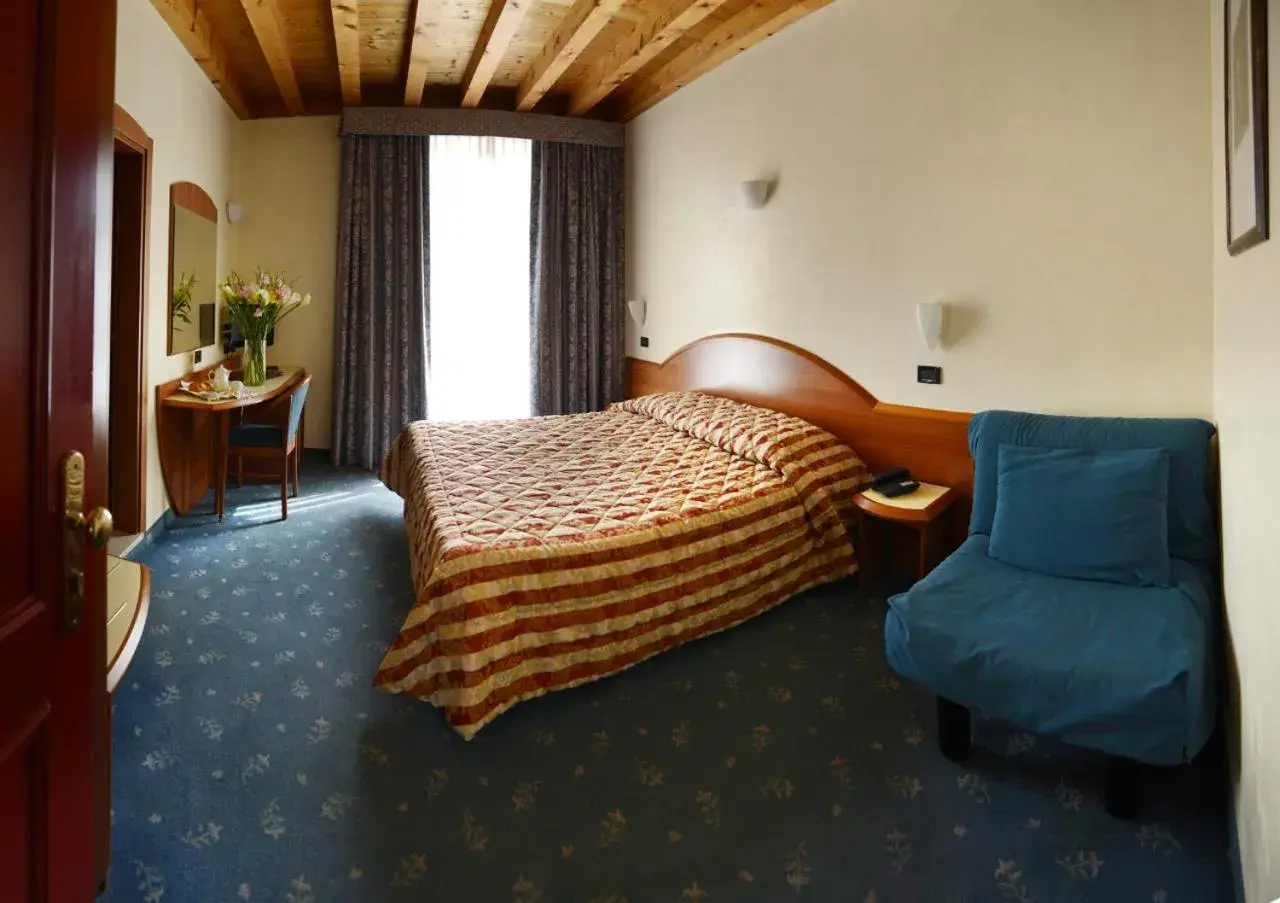 Bedroom, Bed in Hotel Brennero