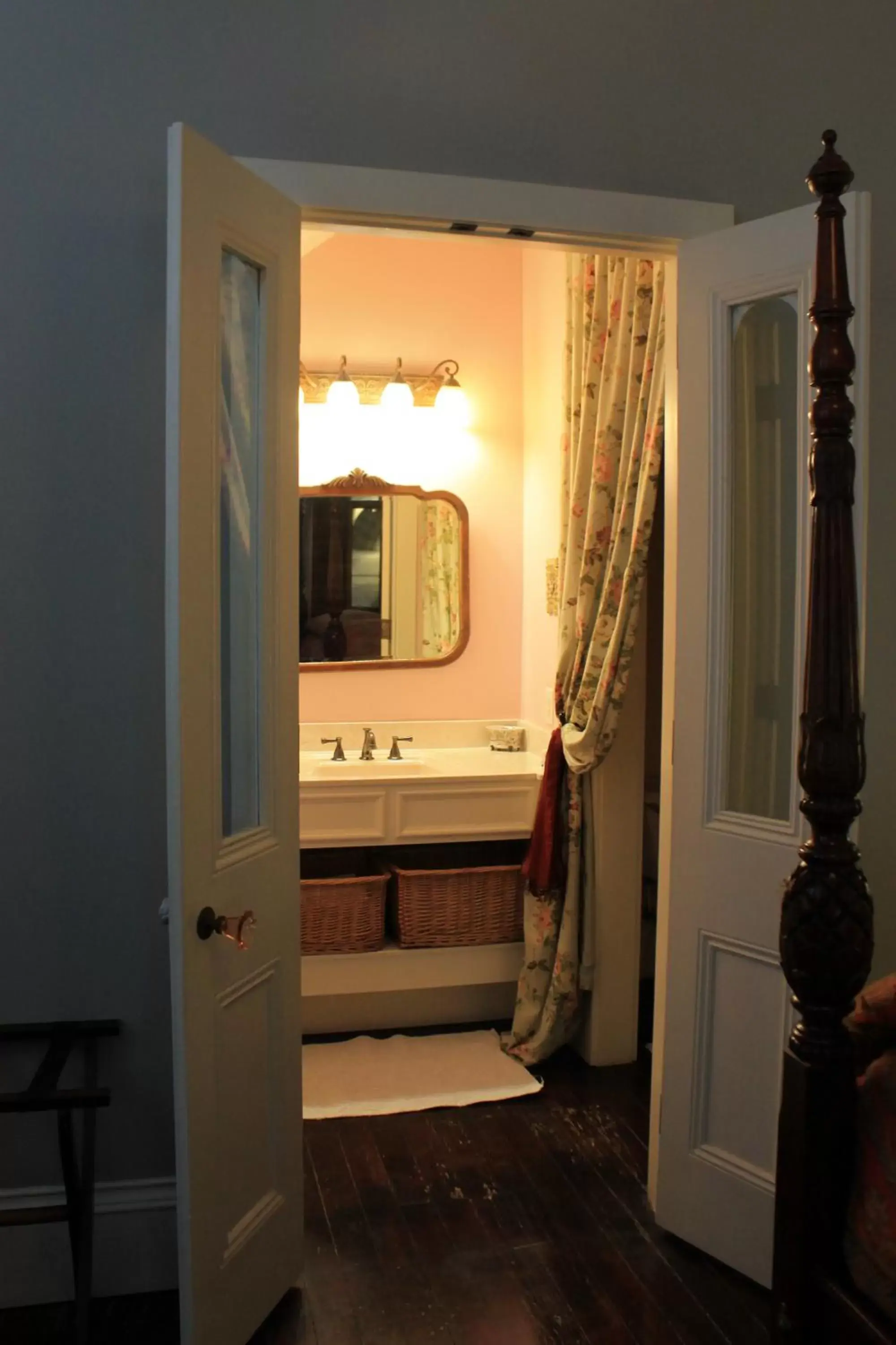 Bathroom in Grand Magnolia Ballroom & Suites