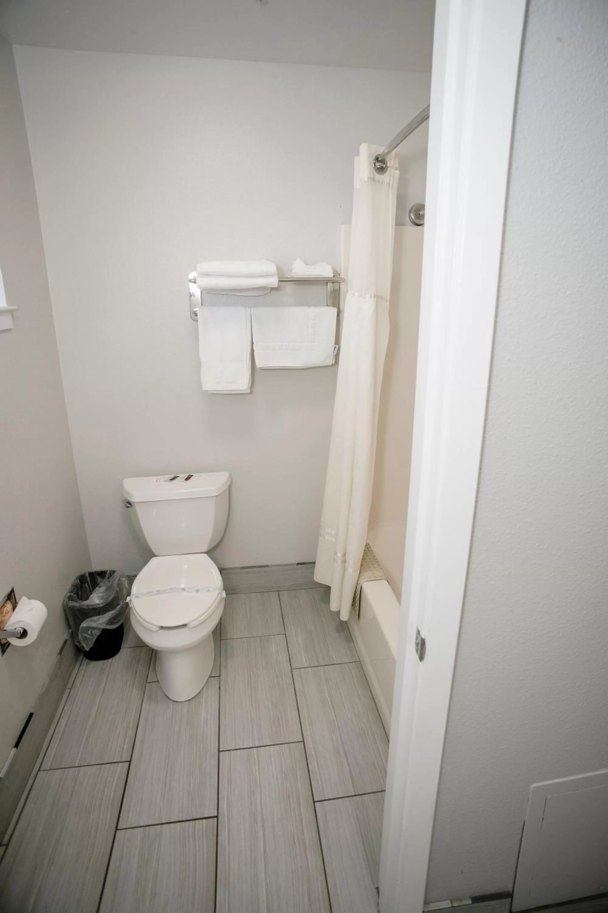 Toilet in Anchor Beach Inn