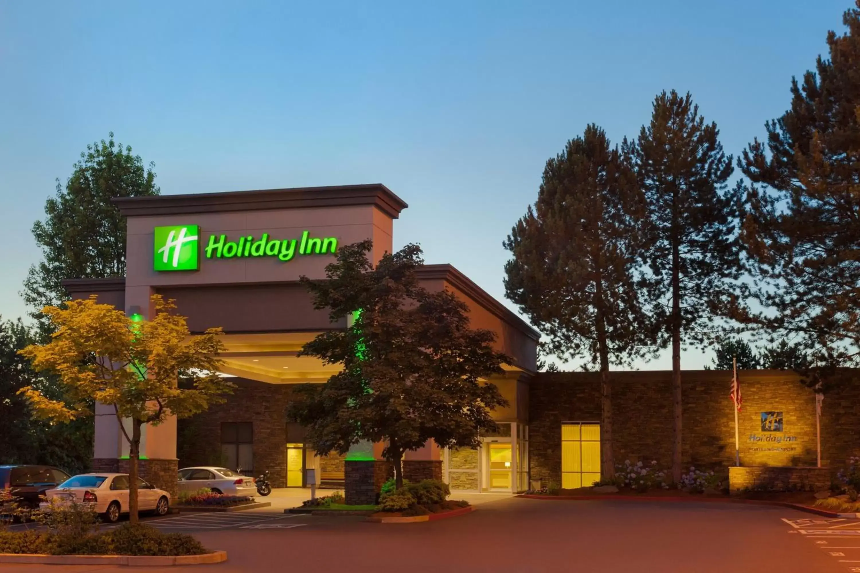 Property Building in Holiday Inn Portland-Airport I-205, an IHG Hotel