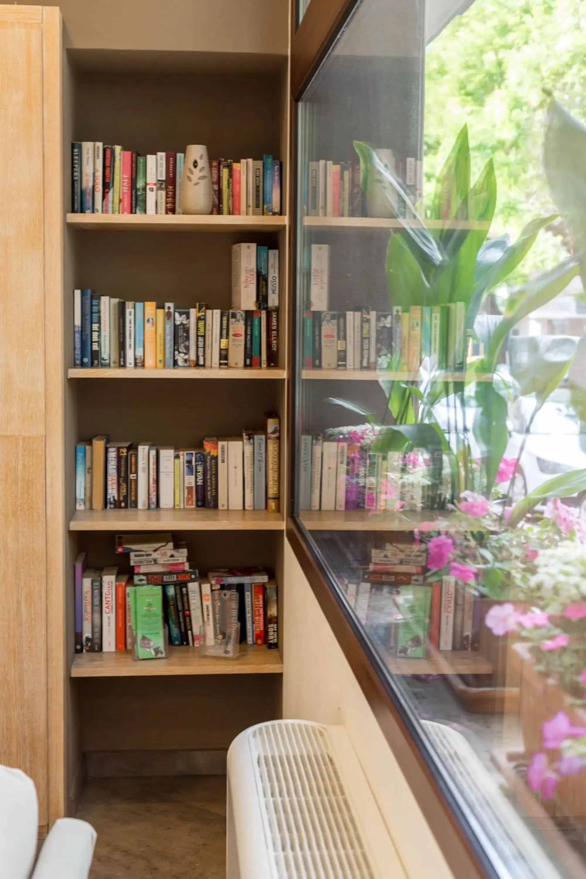 Lobby or reception, Library in Hotel Domomea