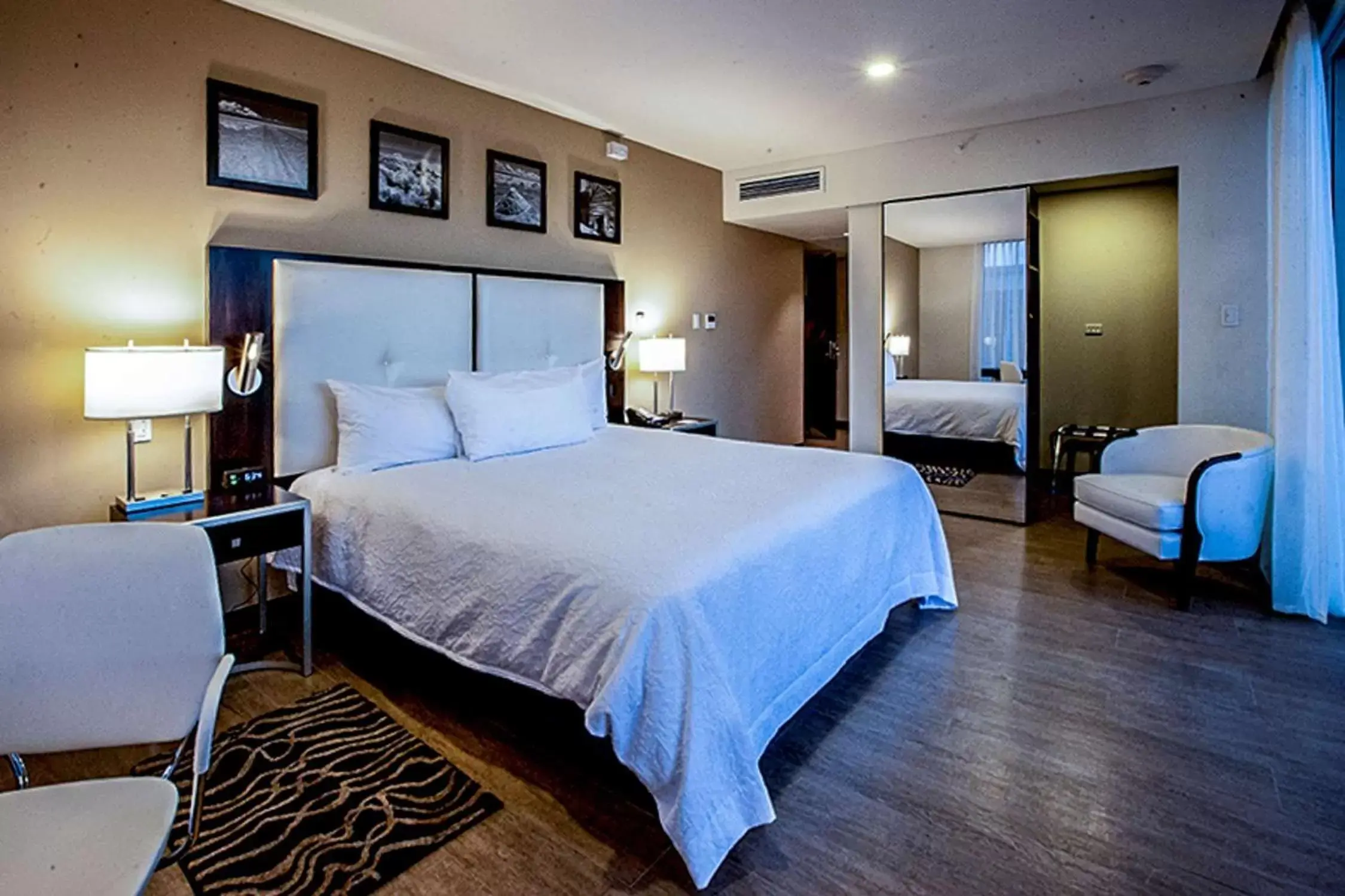 Bed in Hampton by Hilton Santa Cruz