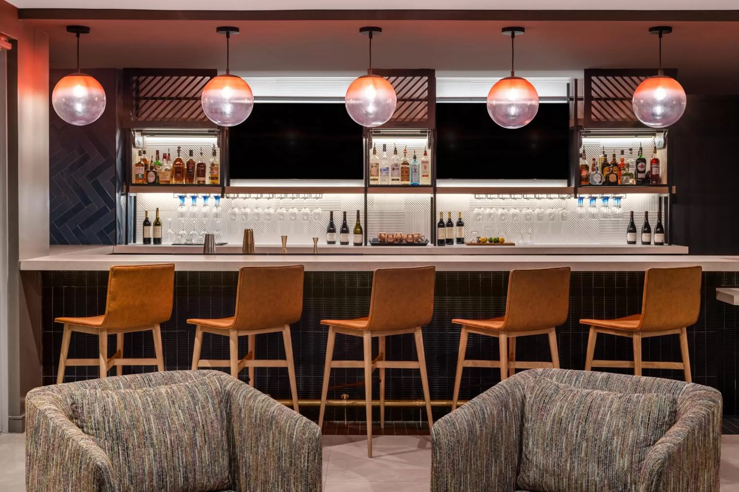 Lounge or bar, Lounge/Bar in Atwell Suites - Miami Brickell, an IHG Hotel
