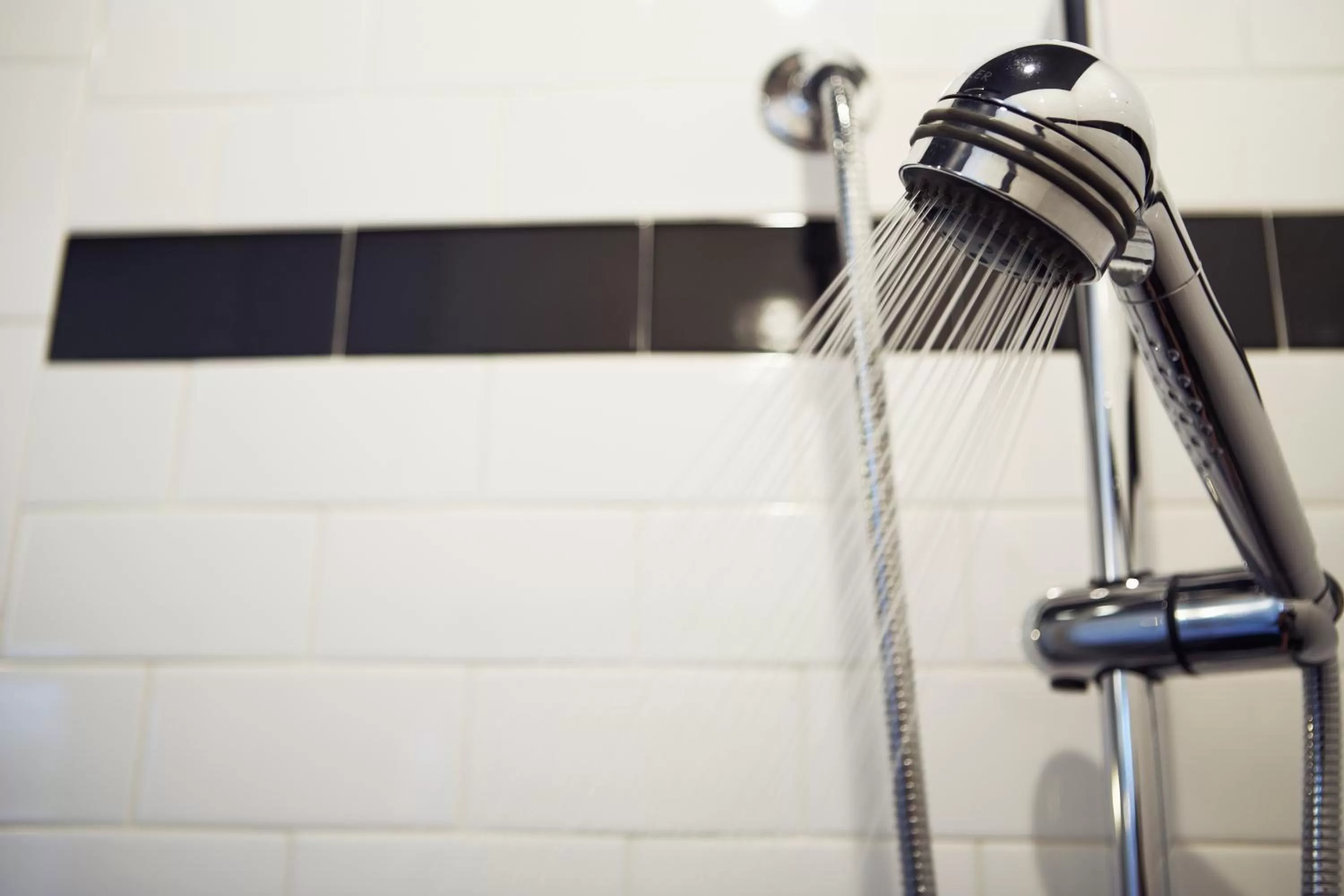Shower in Hôtel Le Germain Québec