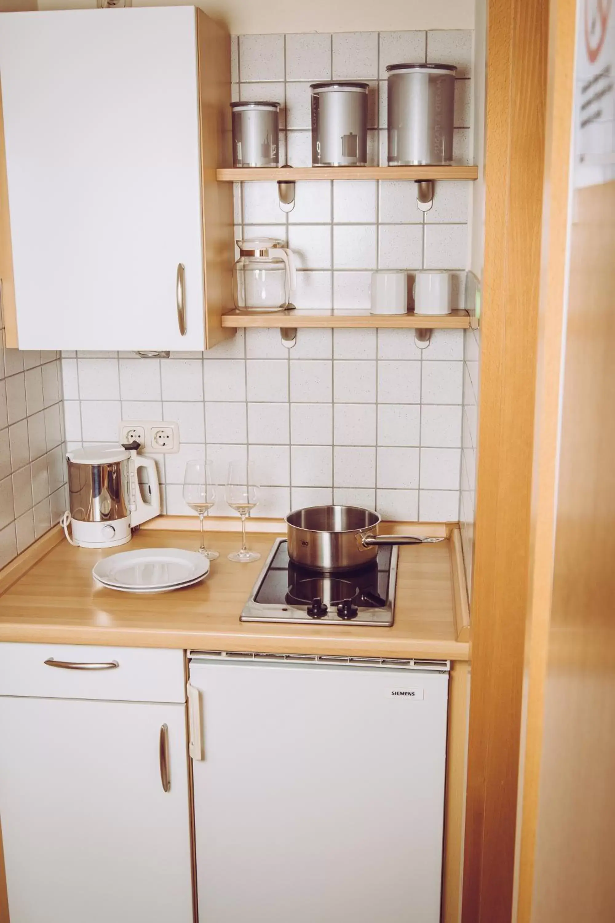 Coffee/tea facilities, Kitchen/Kitchenette in Gasthof zur Brücke