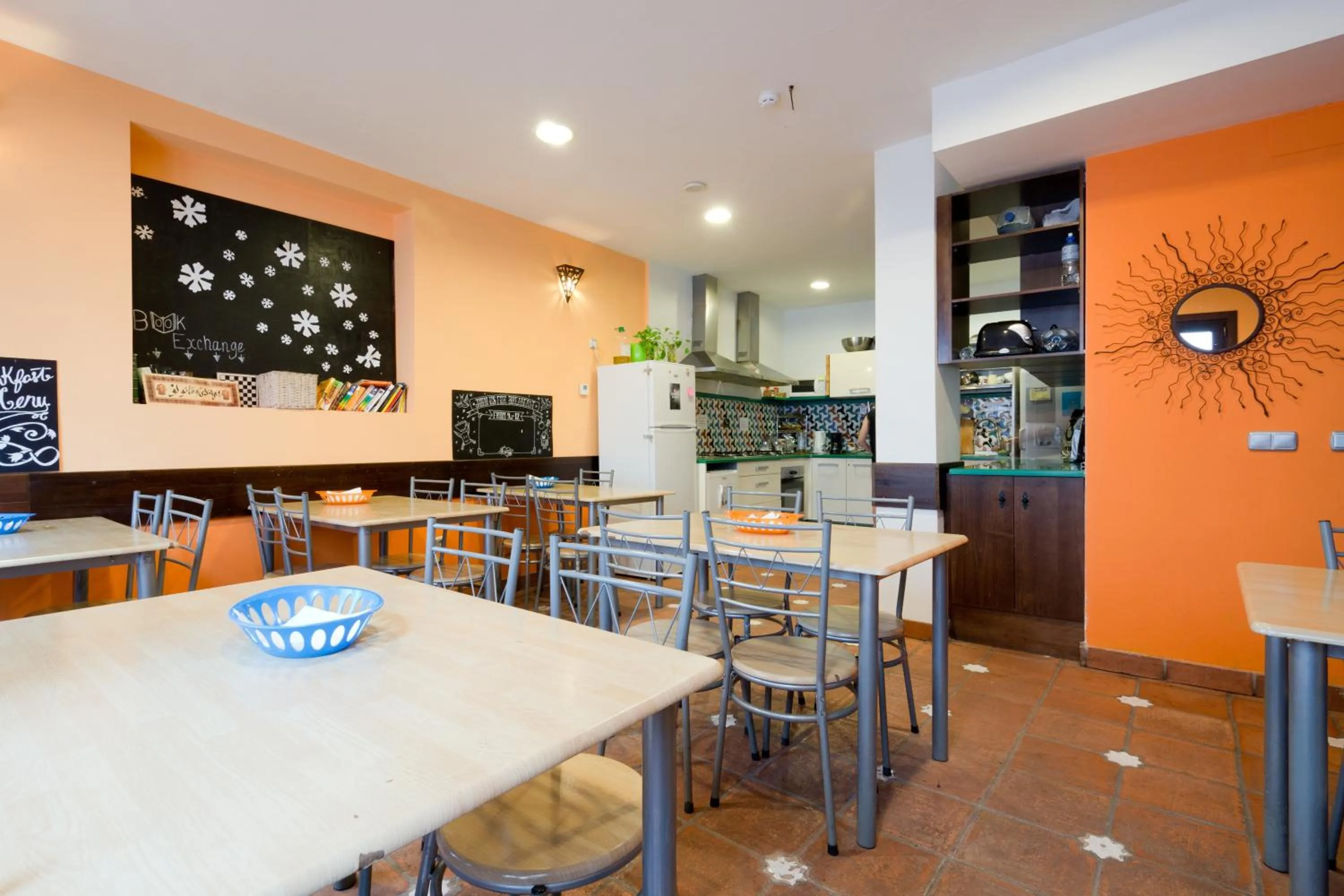 Communal kitchen in Oasis Backpackers' Hostel Granada