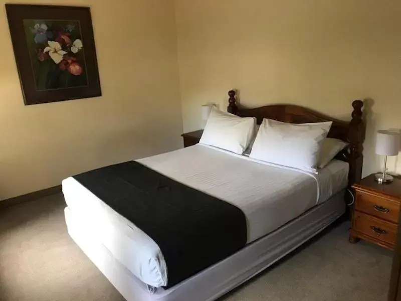Bedroom, Bed in Seacombe House Motor Inn Port Fairy