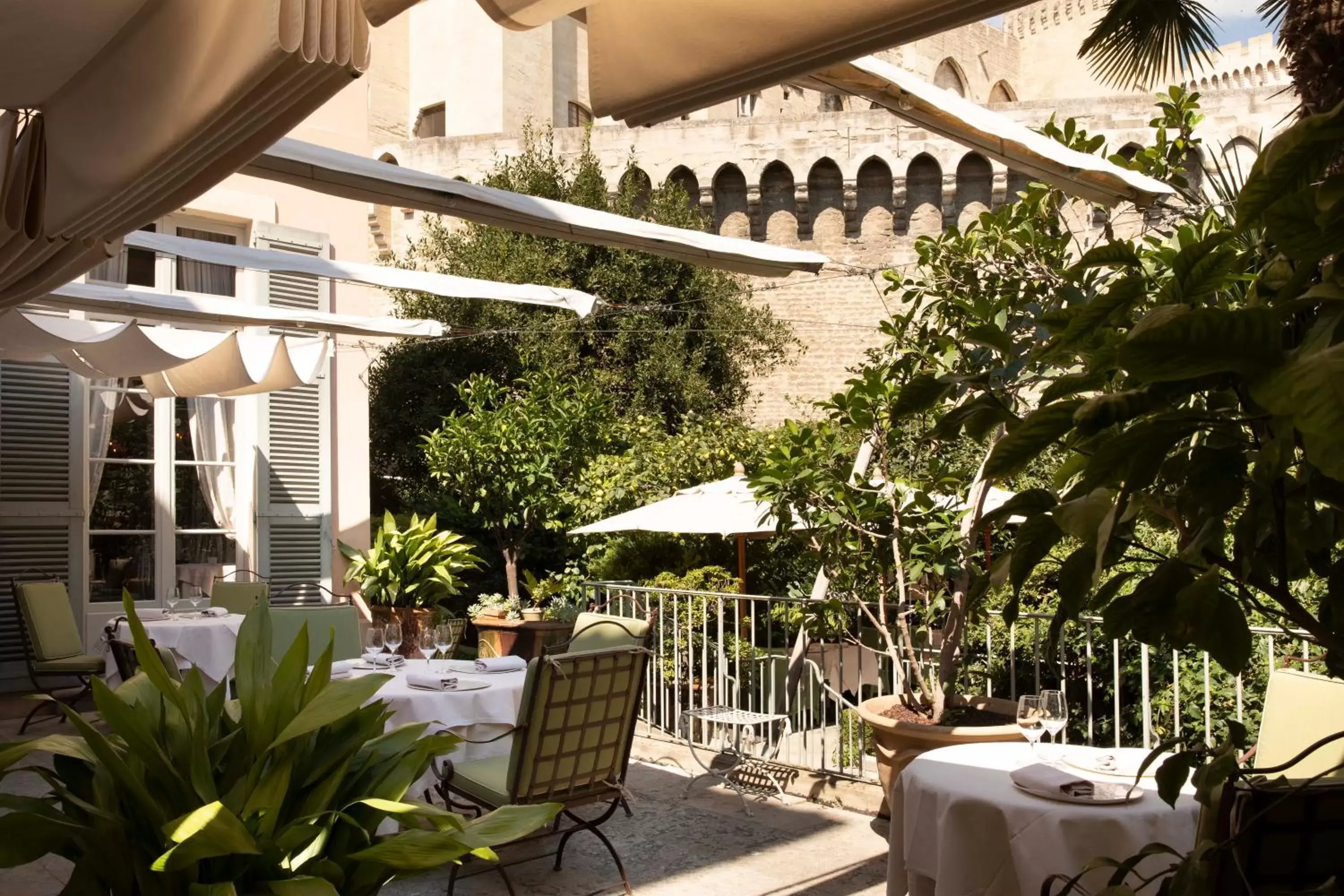 Patio, Restaurant/Places to Eat in La Mirande