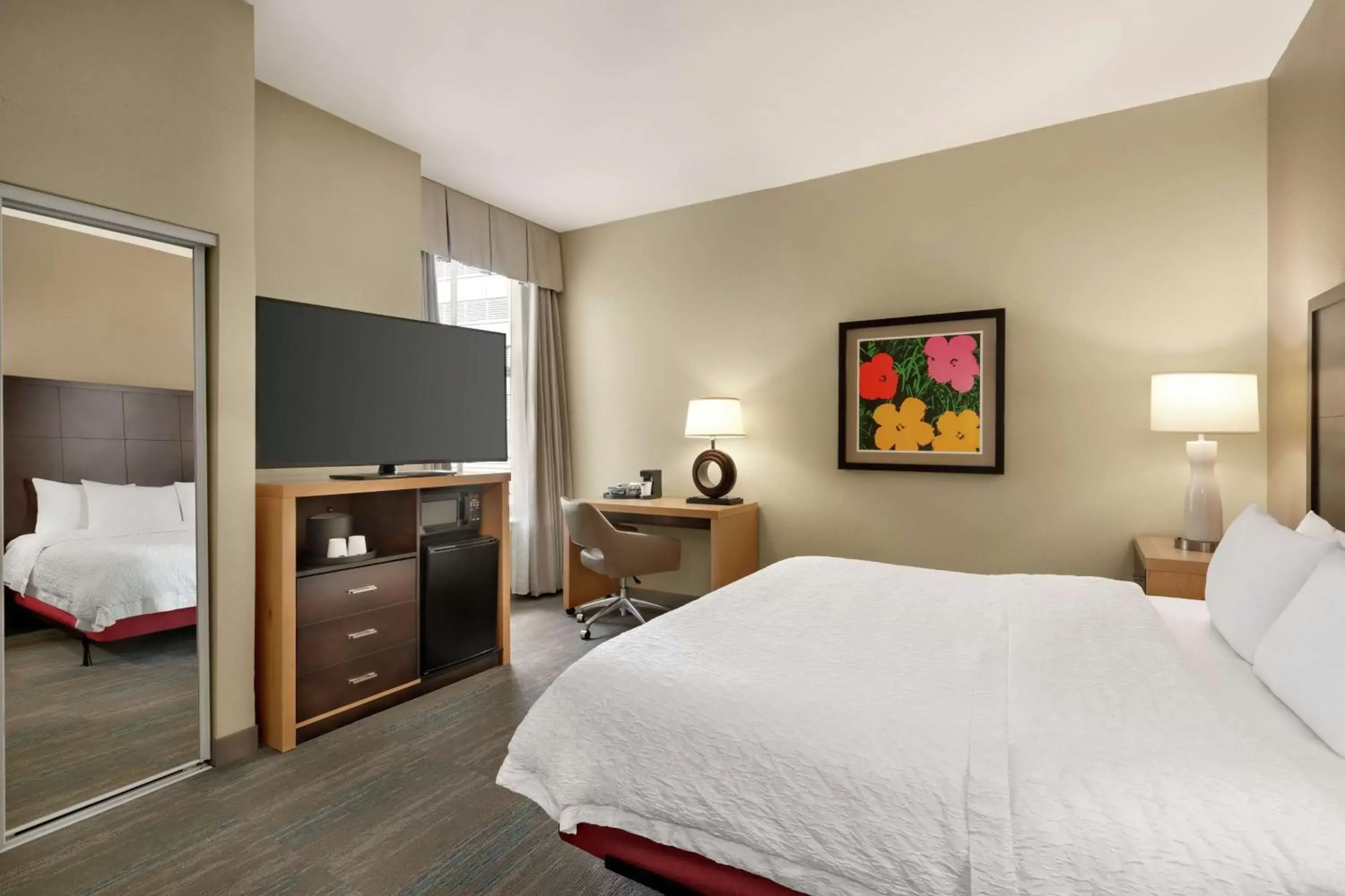 Bedroom, Bed in Hampton Inn Downtown / French Quarter Area