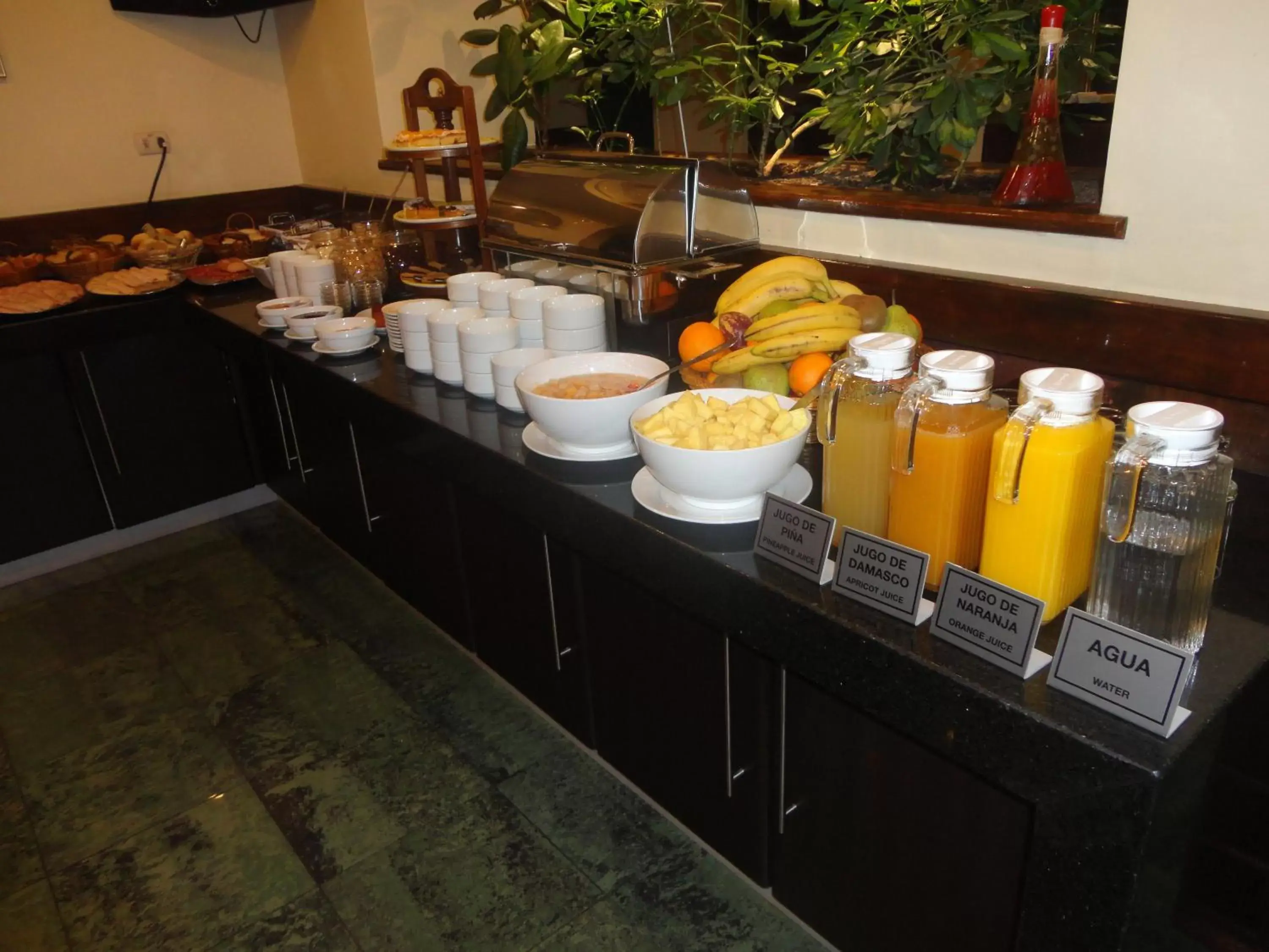 Breakfast in Hotel Diego de Almagro Los Angeles