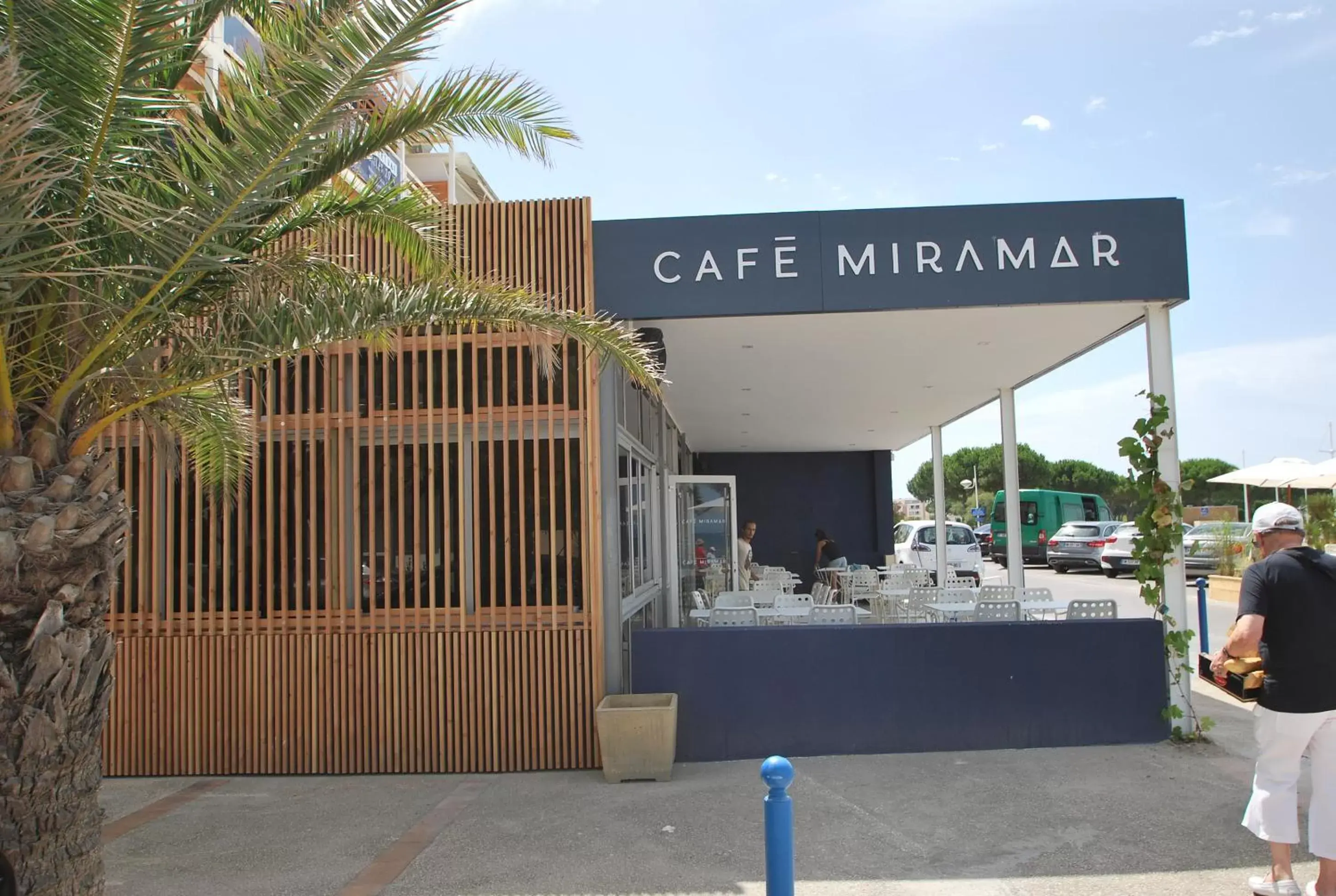 Facade/entrance in Hôtel Café Miramar