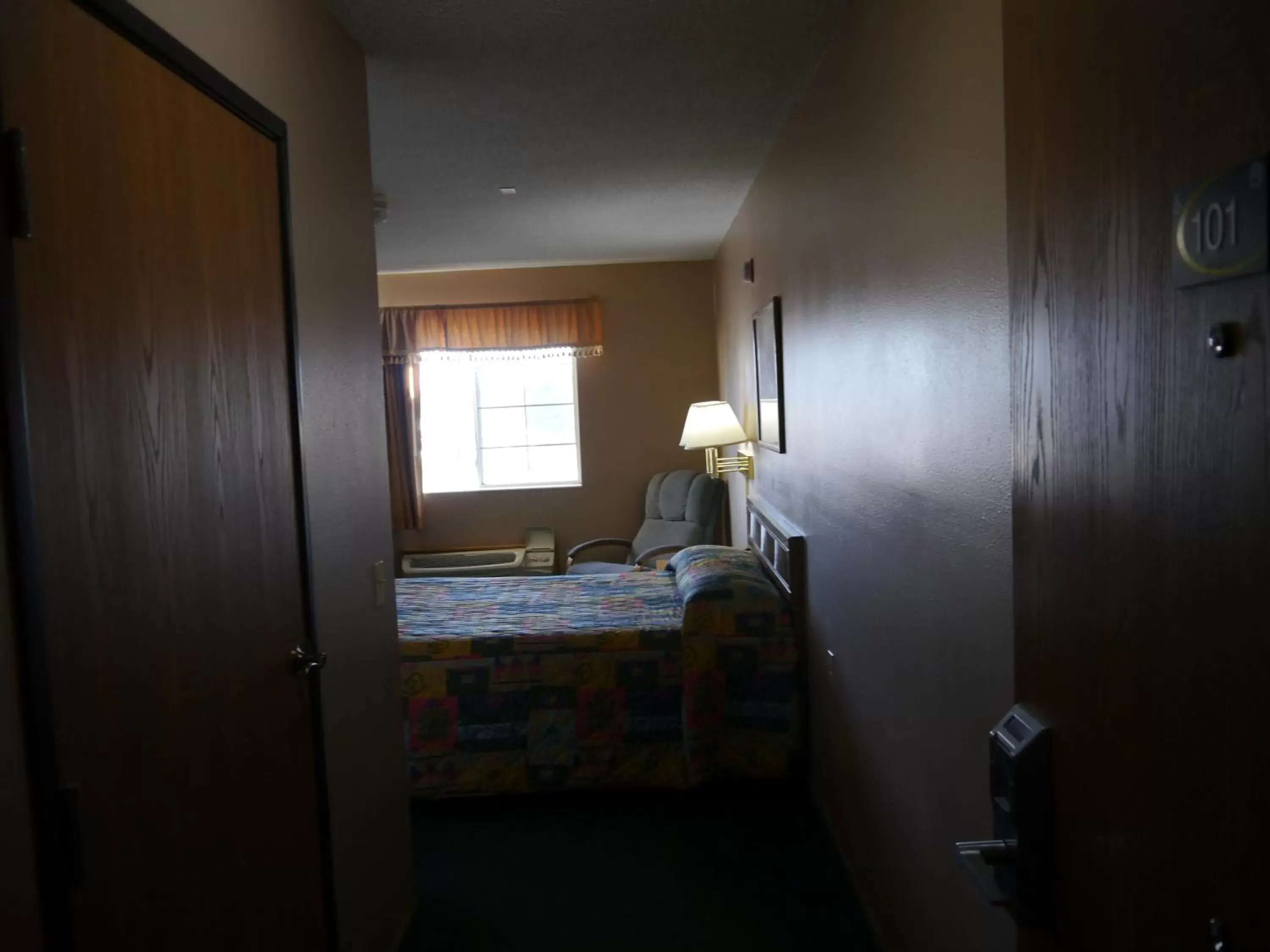 Day, Bed in Westwood Inn & Suites - Kimball