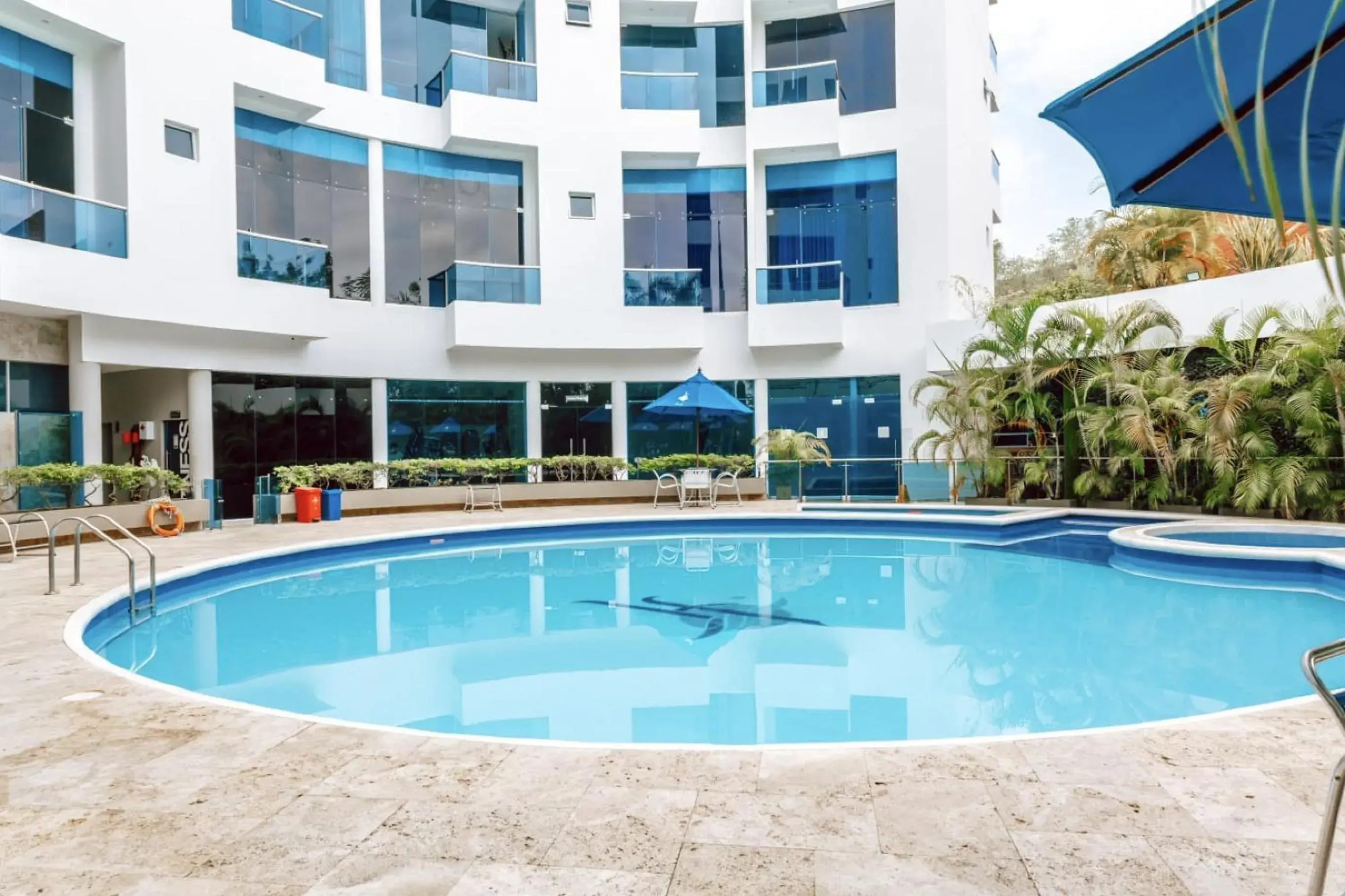 Swimming Pool in Hotel Florida Sinú