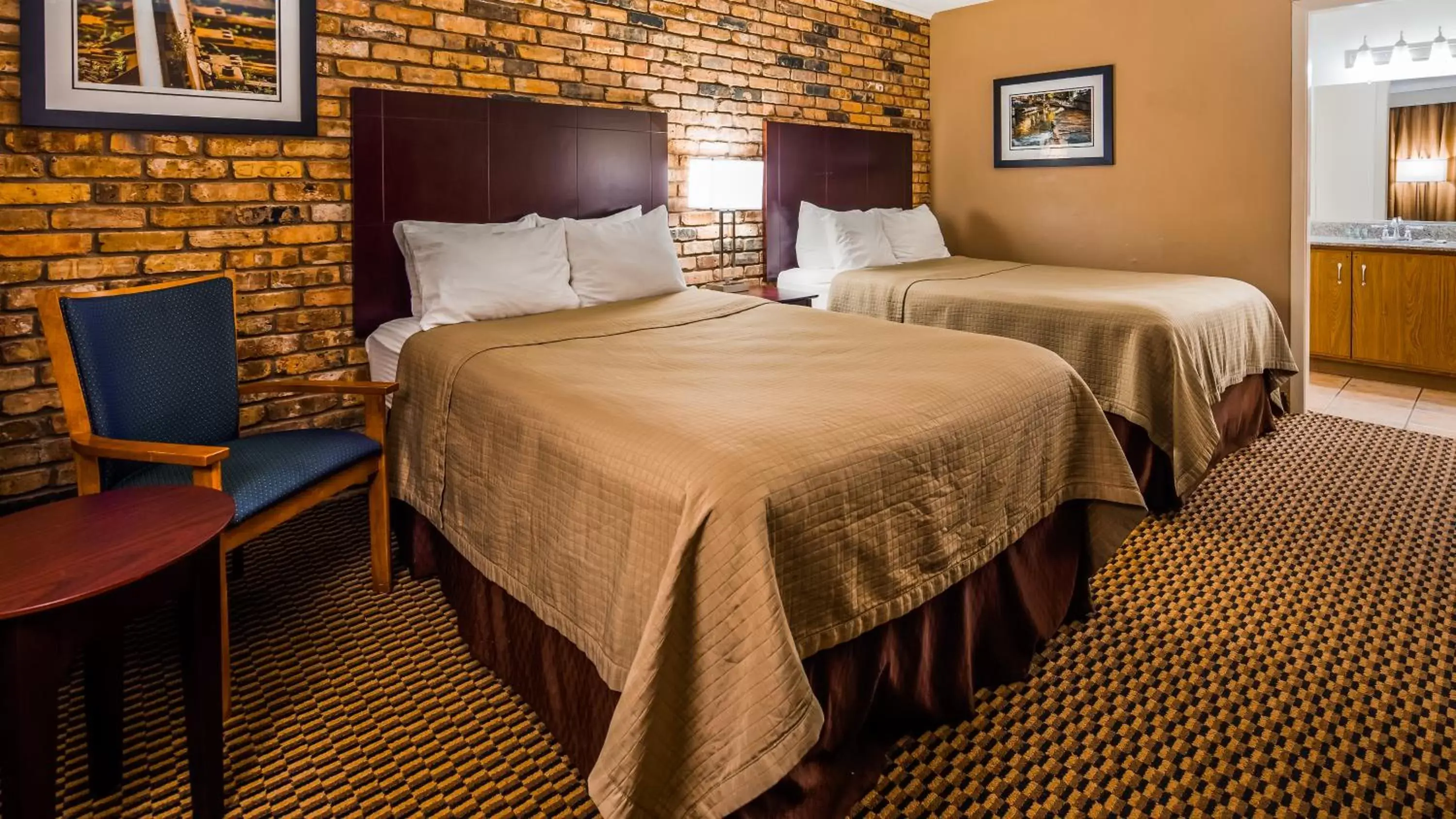 Photo of the whole room, Bed in Best Western State Fair Inn