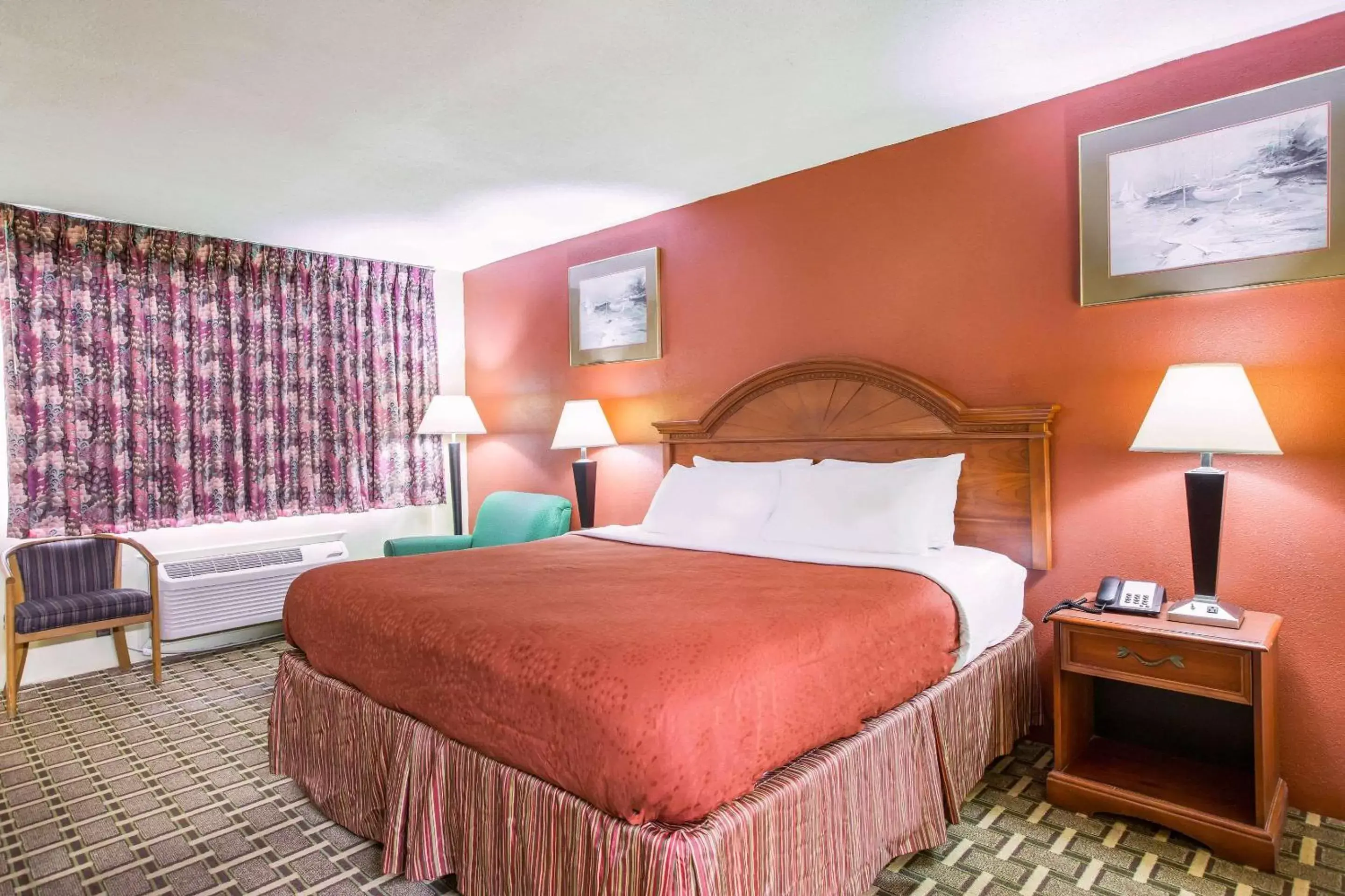 Bedroom, Bed in Rodeway Inn