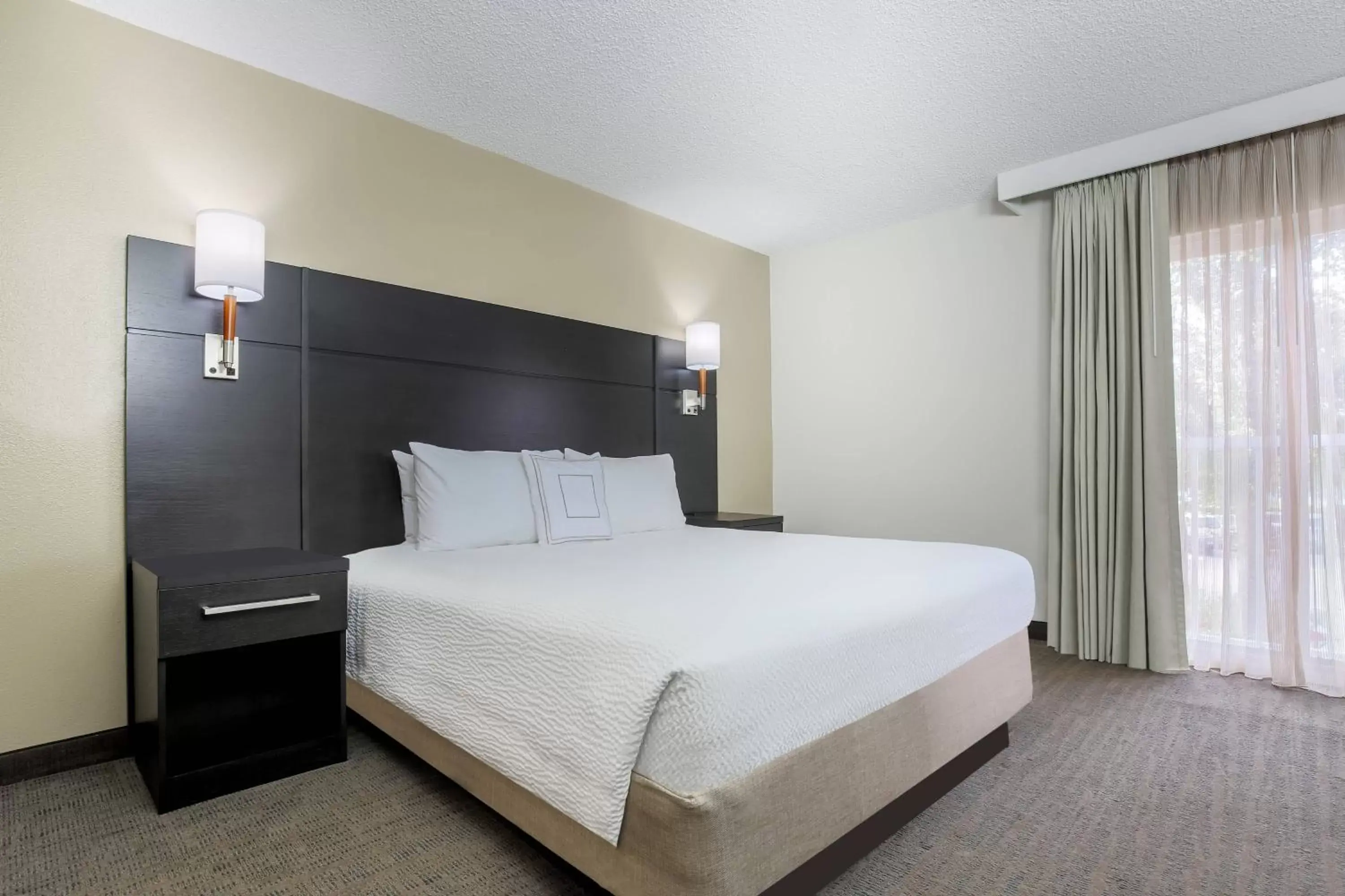 Bedroom, Bed in Residence Inn Boca Raton