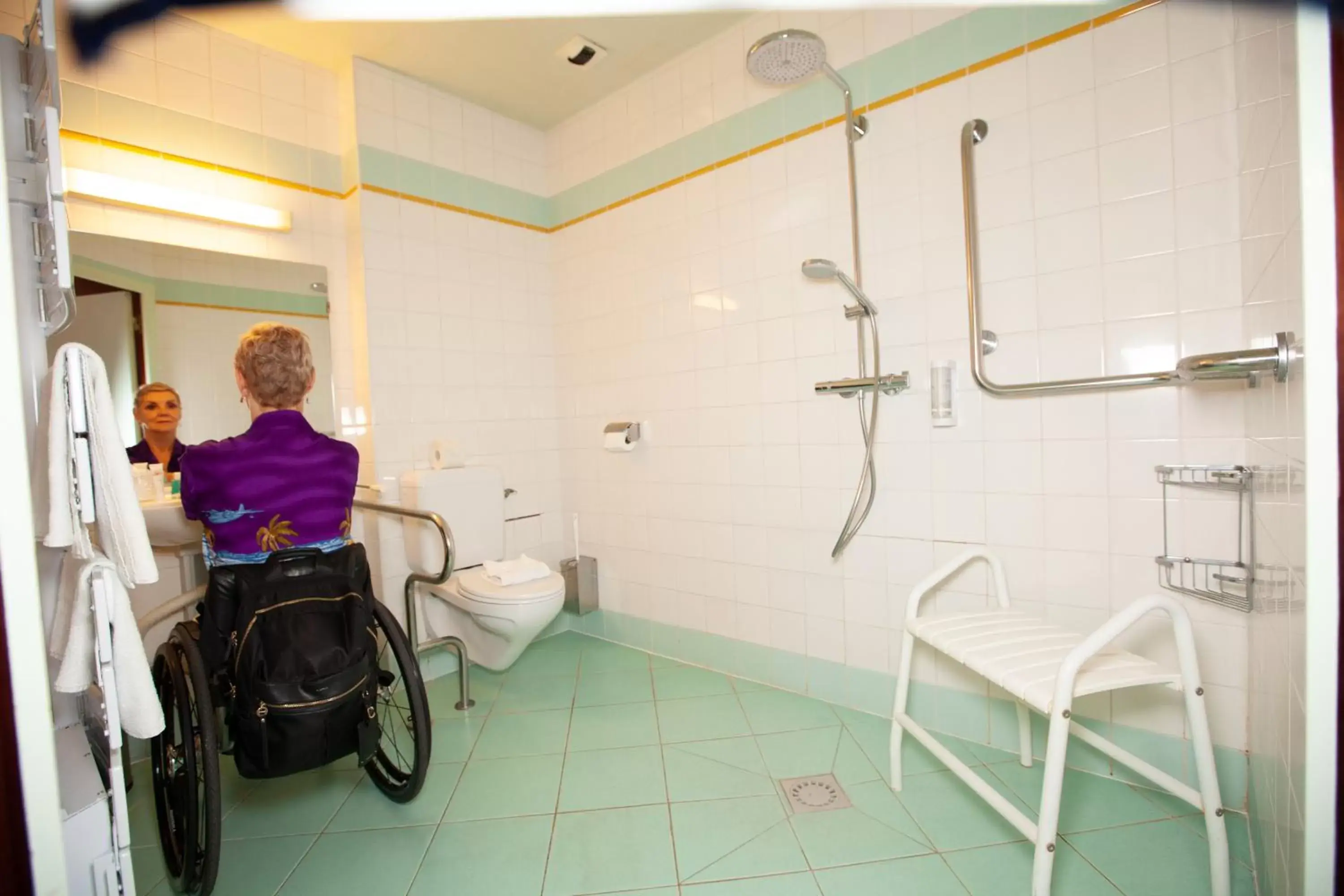 Facility for disabled guests, Bathroom in HOTEL DE PARIS MONTPARNASSE