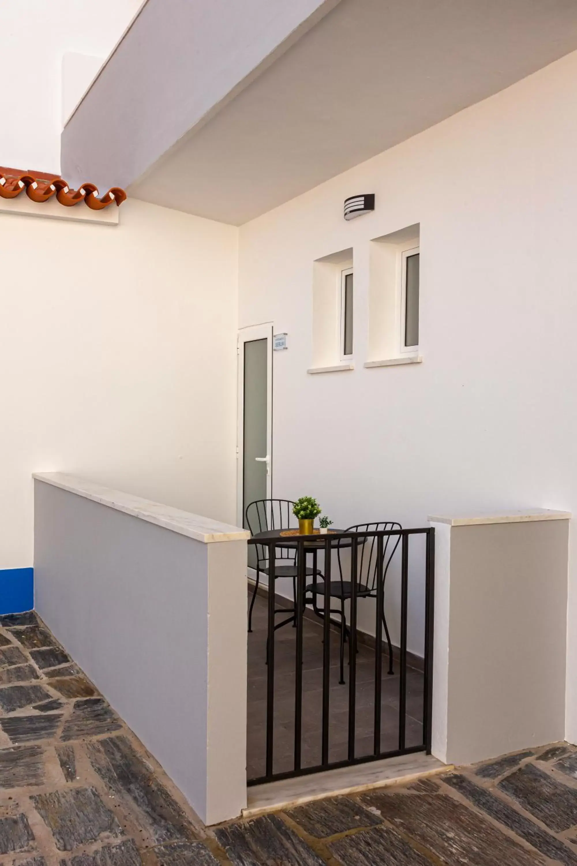 Dining area in Luxury Palm Suites