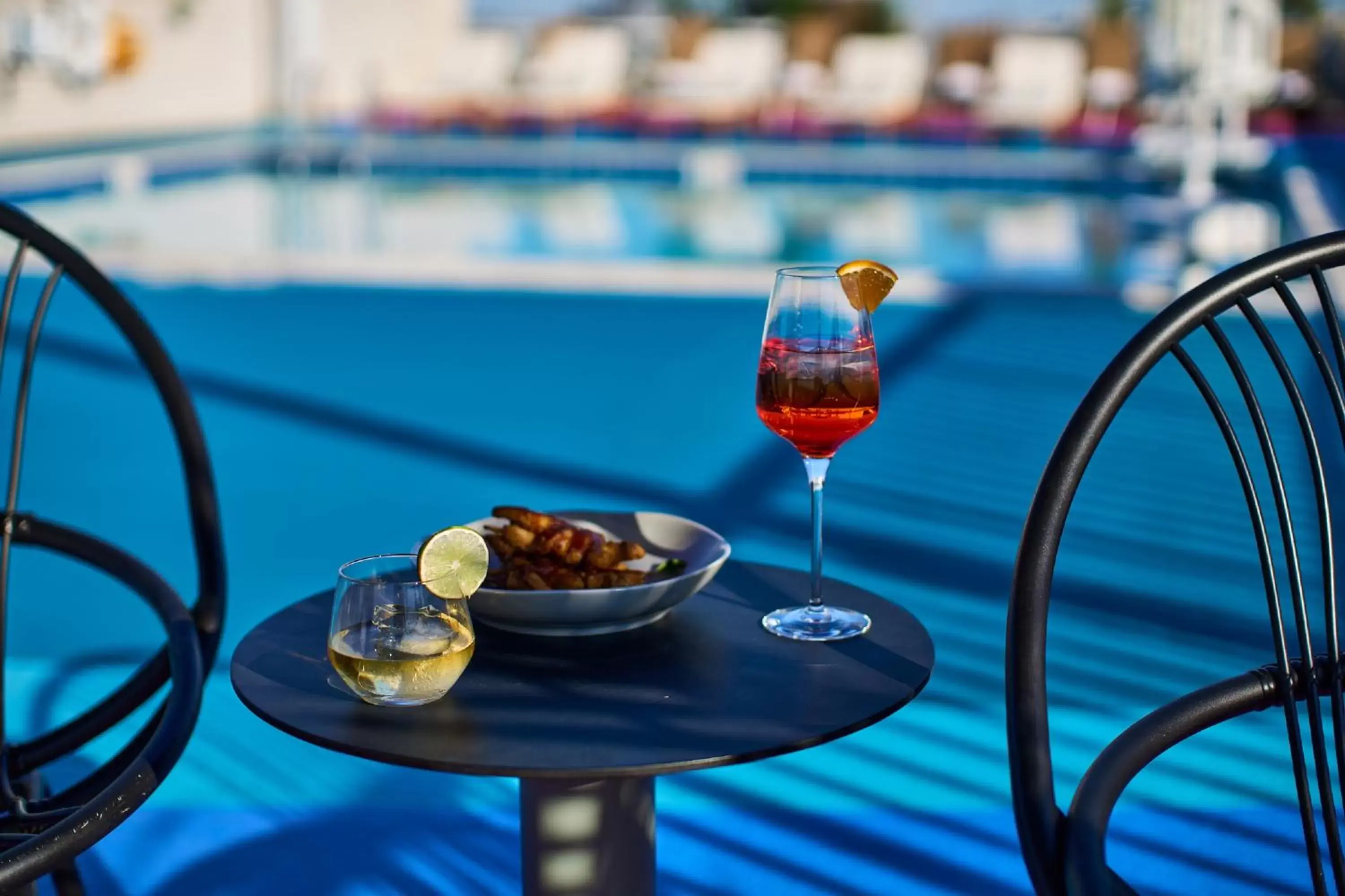 Food and drinks in The Ven at Embassy Row, Washington, D.C., a Tribute Portfolio Hotel Food and drinks in The Ven at Embassy Row, Washington, D.C., a Tribute Portfolio Hotel