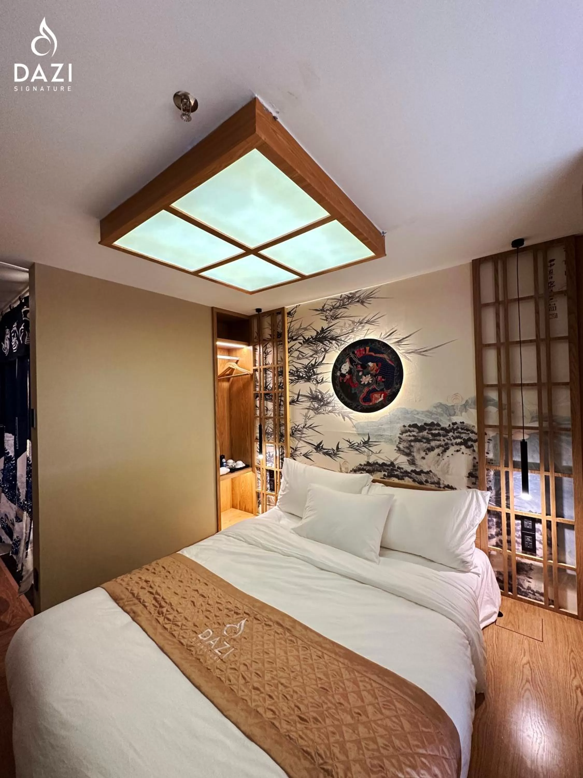 Photo of the whole room, Bed in Dazi Signature