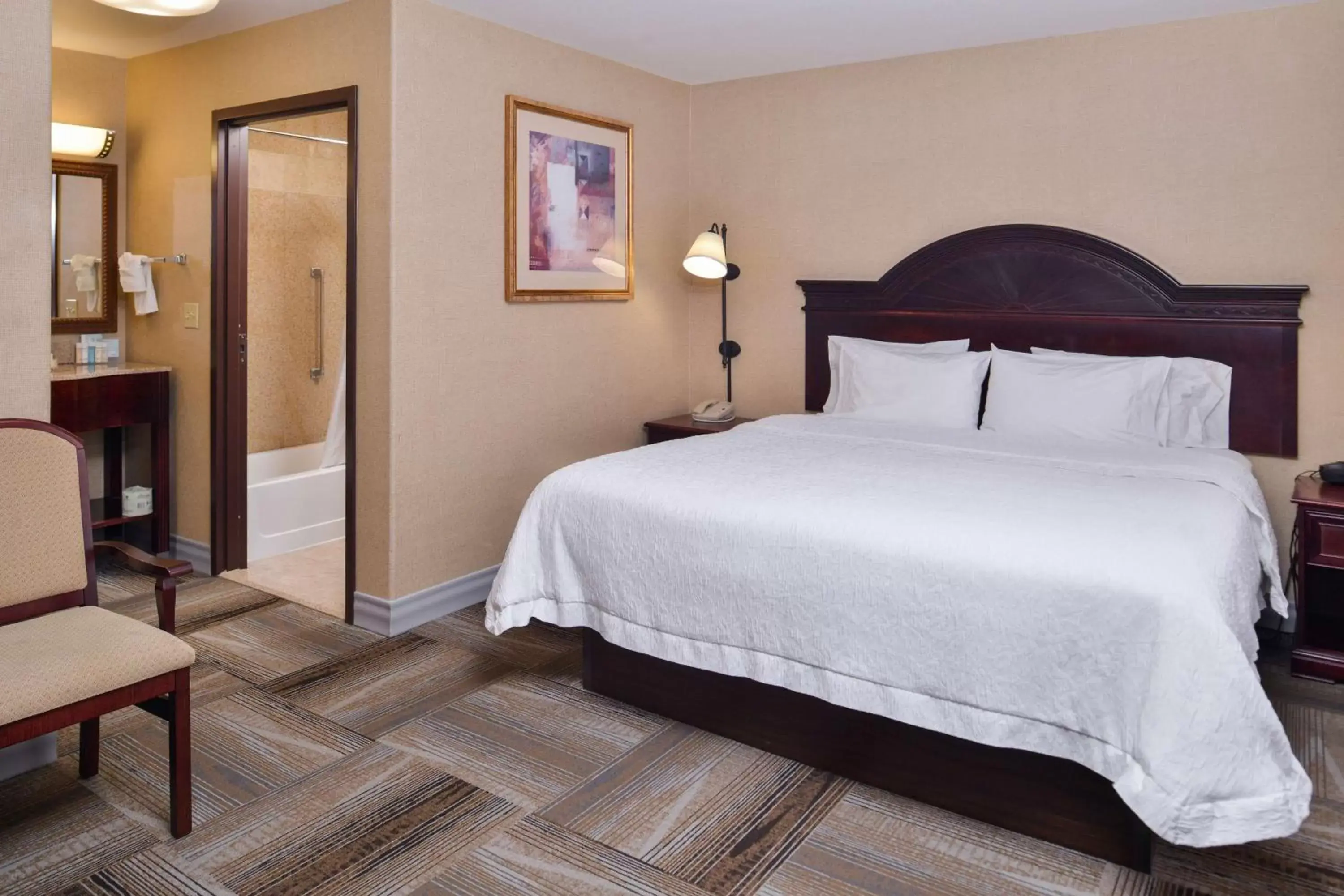 Bathroom, Bed in Hampton Inn & Suites Boise-Meridian